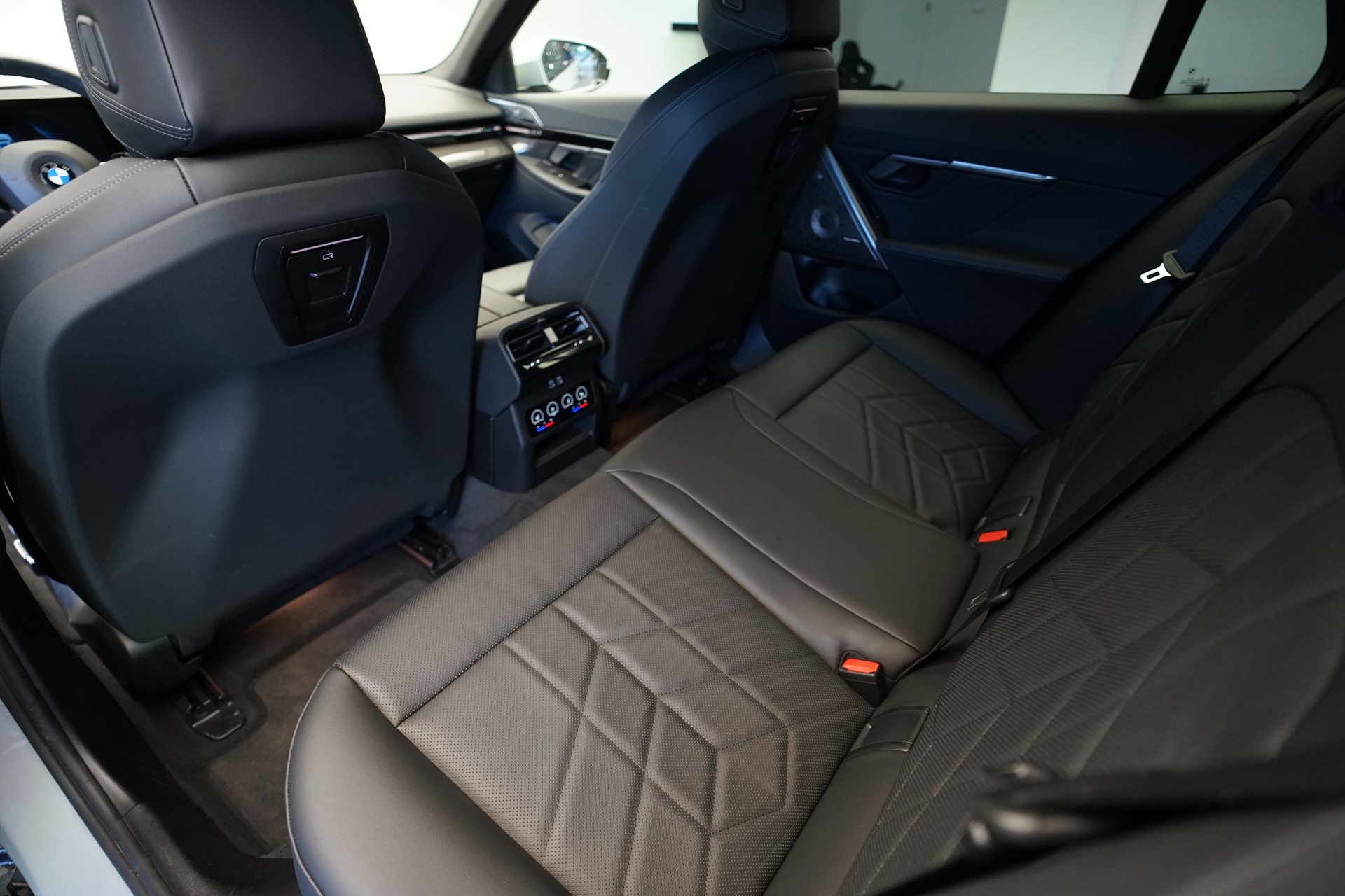 BMW 540d xDrive 48V Touring M Sport Steptronic *Standheizung* *AHK* *B&W* *Carbon*-image-18