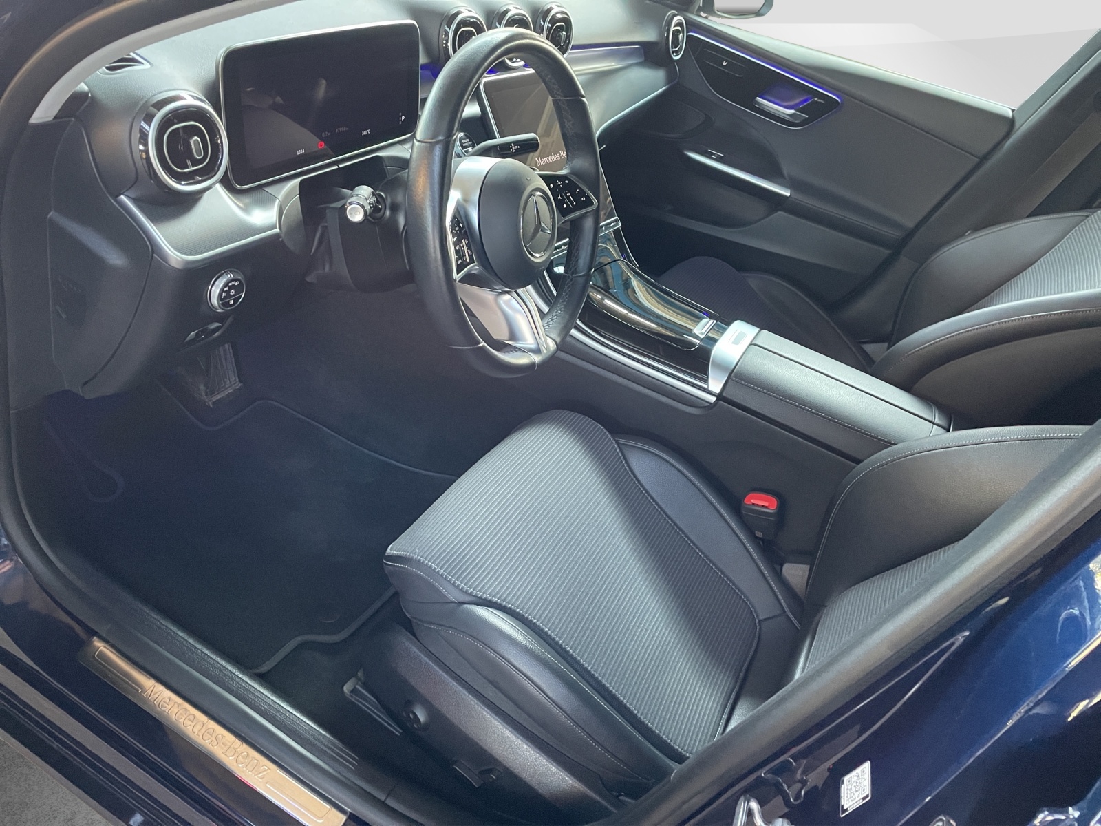 MERCEDES-BENZ C 220 d Avantgarde 4matic Kombi-image-6