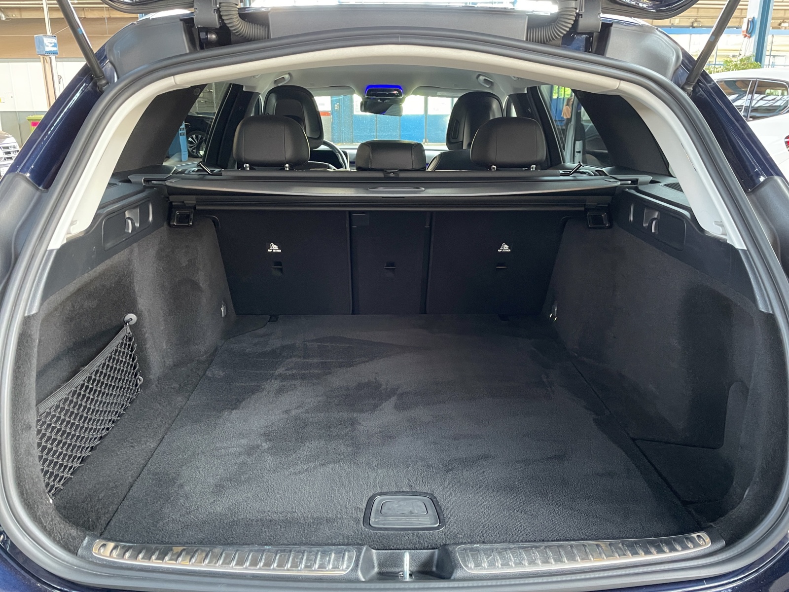 MERCEDES-BENZ C 220 d Avantgarde 4matic Kombi-image-10
