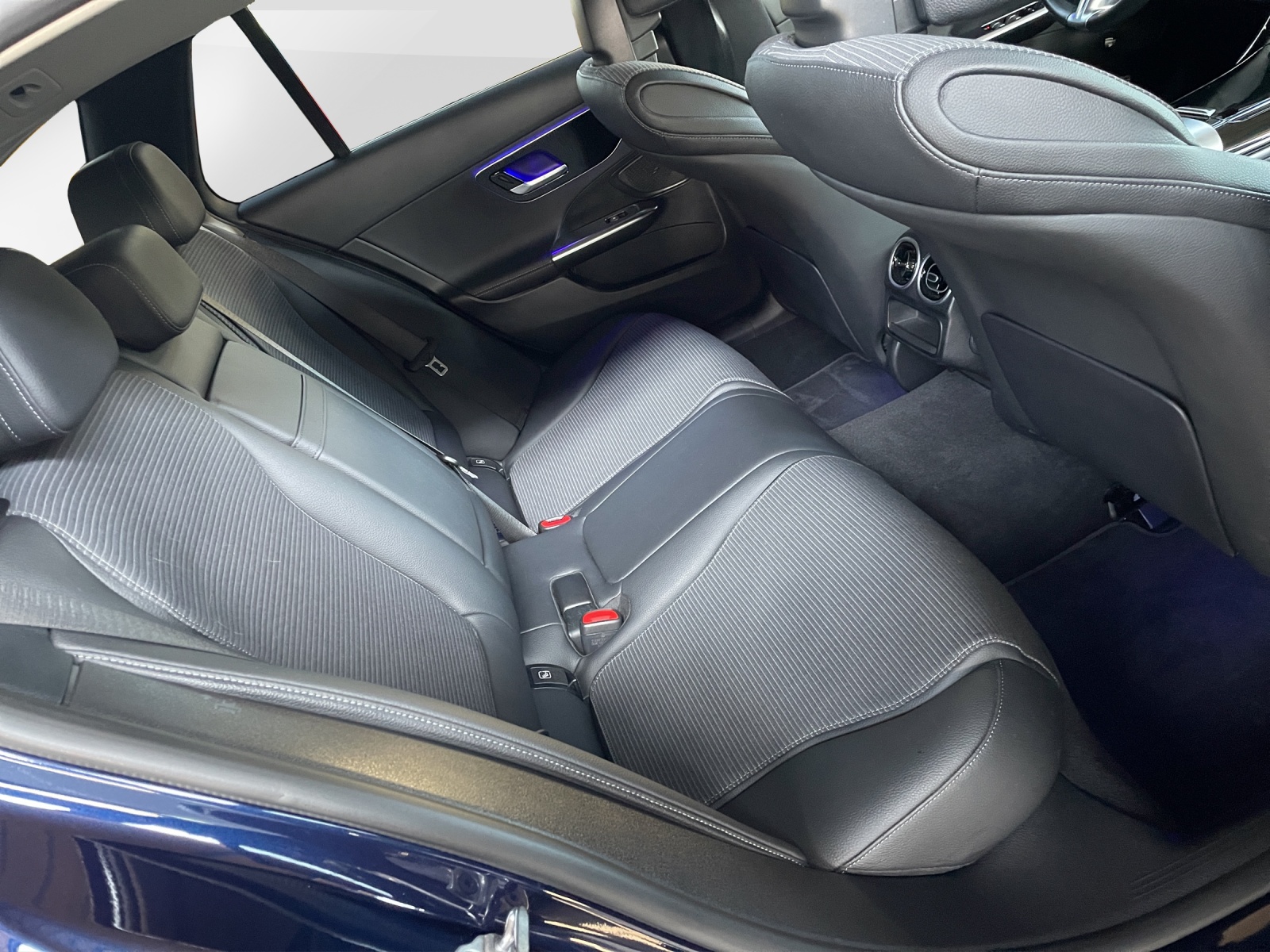 MERCEDES-BENZ C 220 d Avantgarde 4matic Kombi-image-9