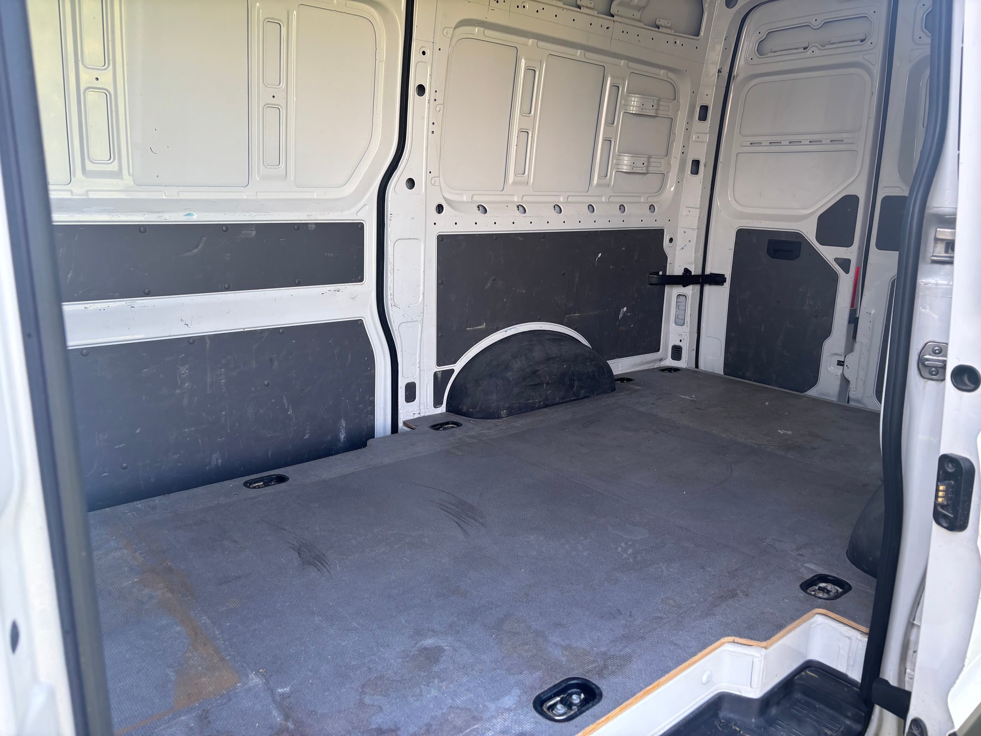 VW Crafter 35 2.0 BiTDI L4 4Motion-image-9