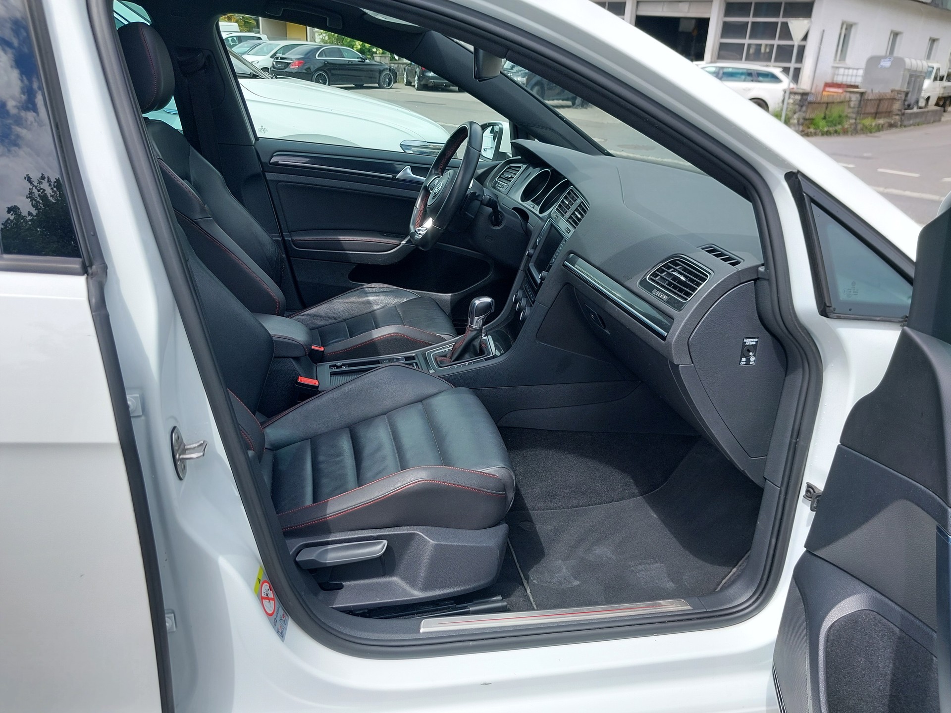 VW Golf 2.0 TSI GTI Performance DSG-image-6