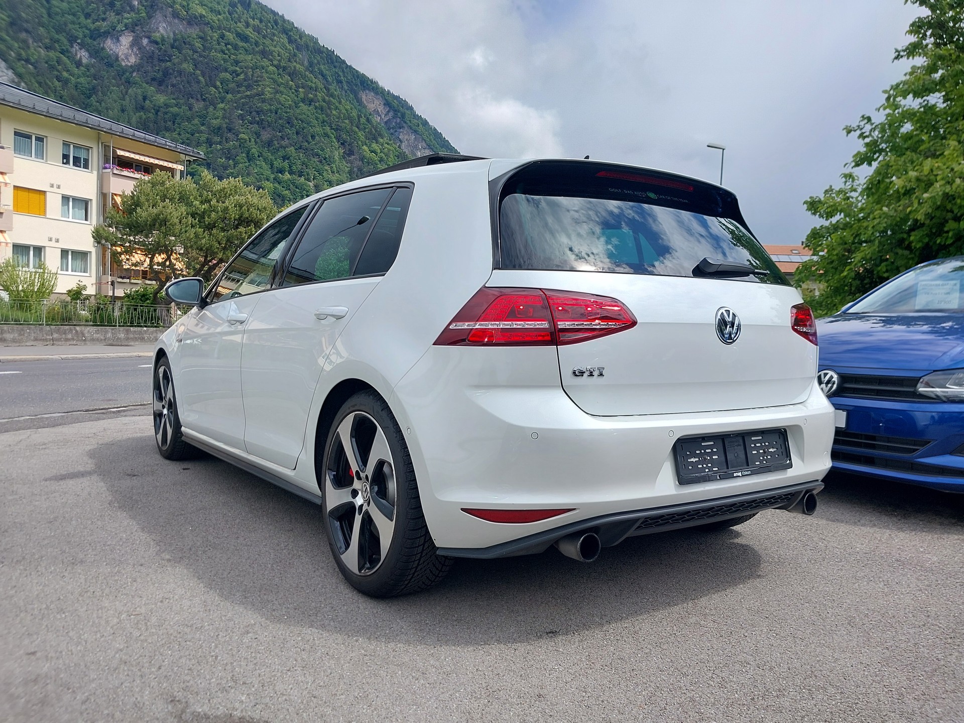 VW Golf 2.0 TSI GTI Performance DSG-image-2