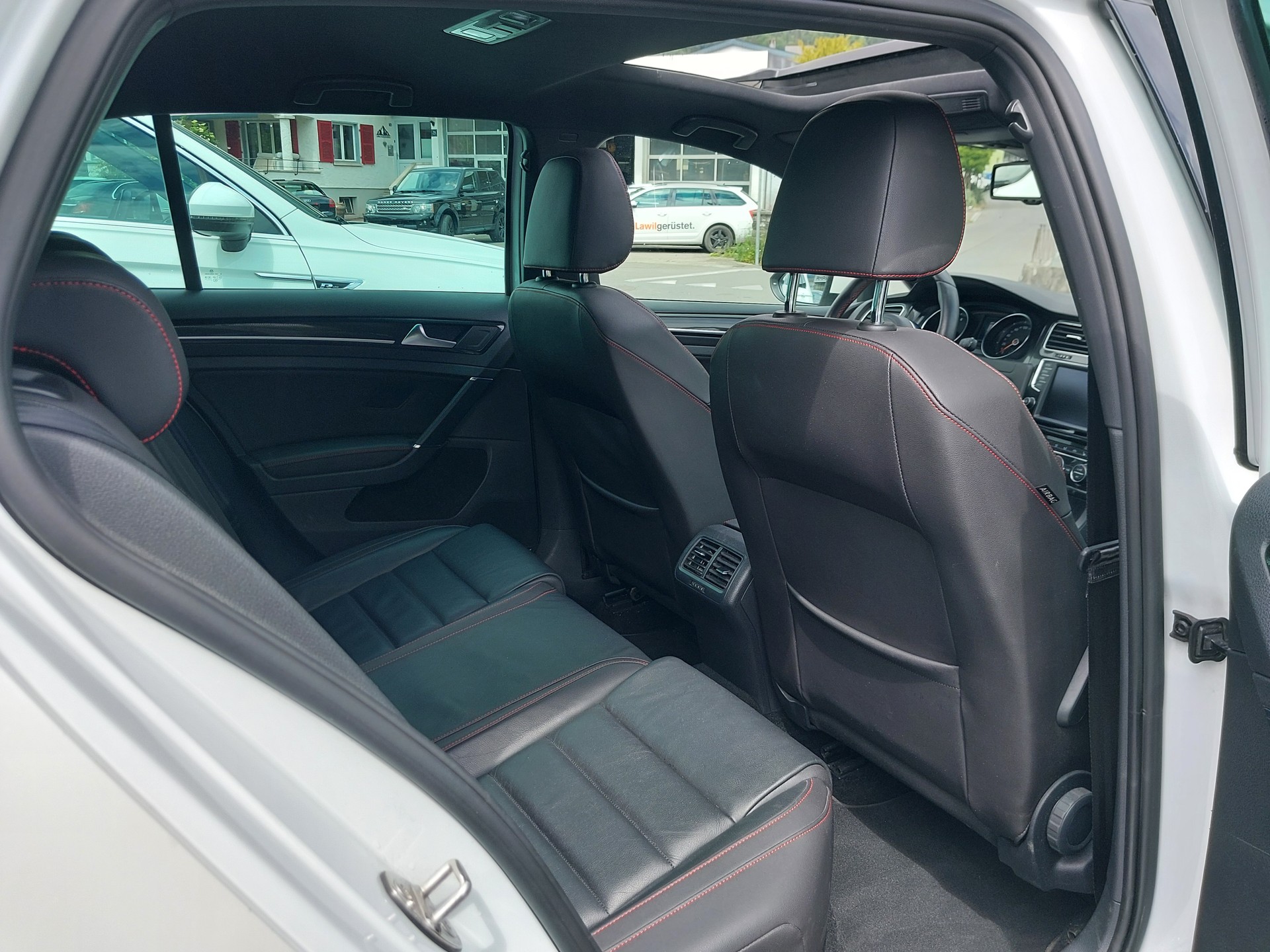 VW Golf 2.0 TSI GTI Performance DSG-image-8