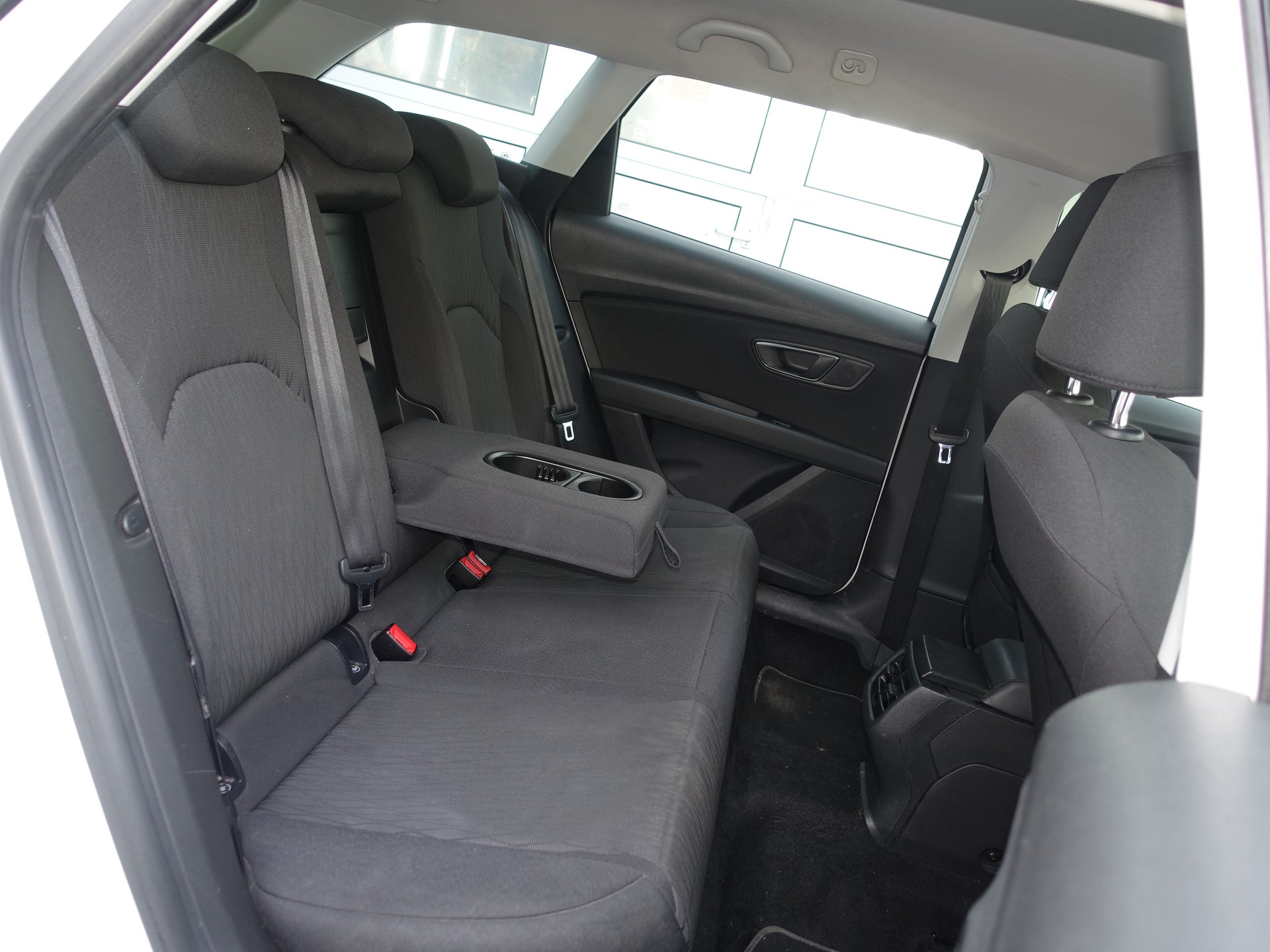 SEAT Leon ST 1.6 TDI Style DSG-image-14
