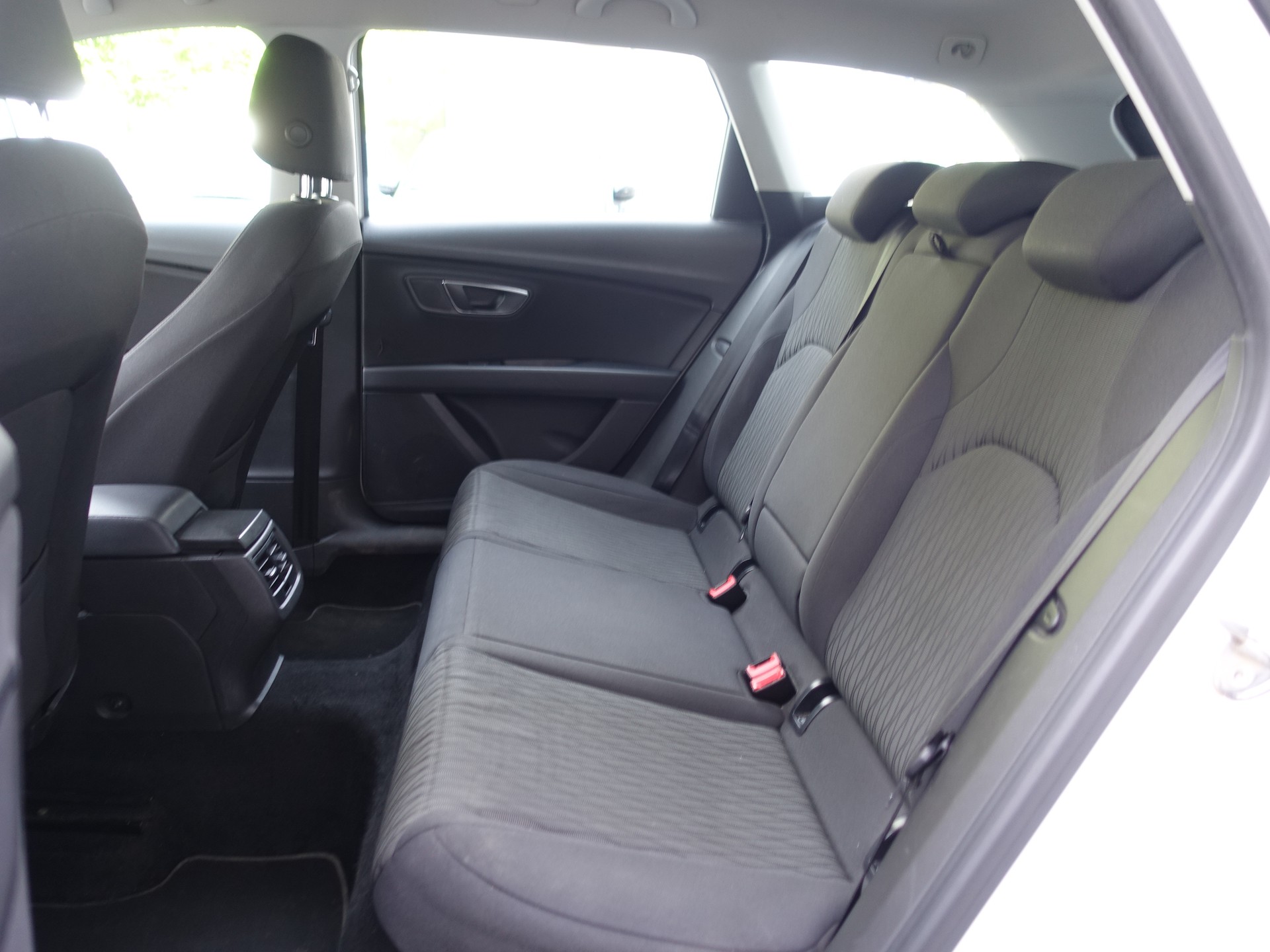 SEAT Leon ST 1.6 TDI Style DSG-image-13