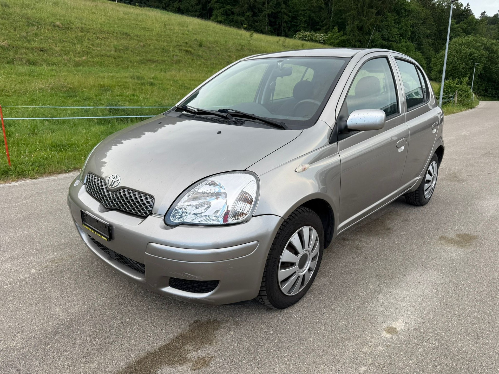 TOYOTA Yaris 1.3 Linea Sol-image-3