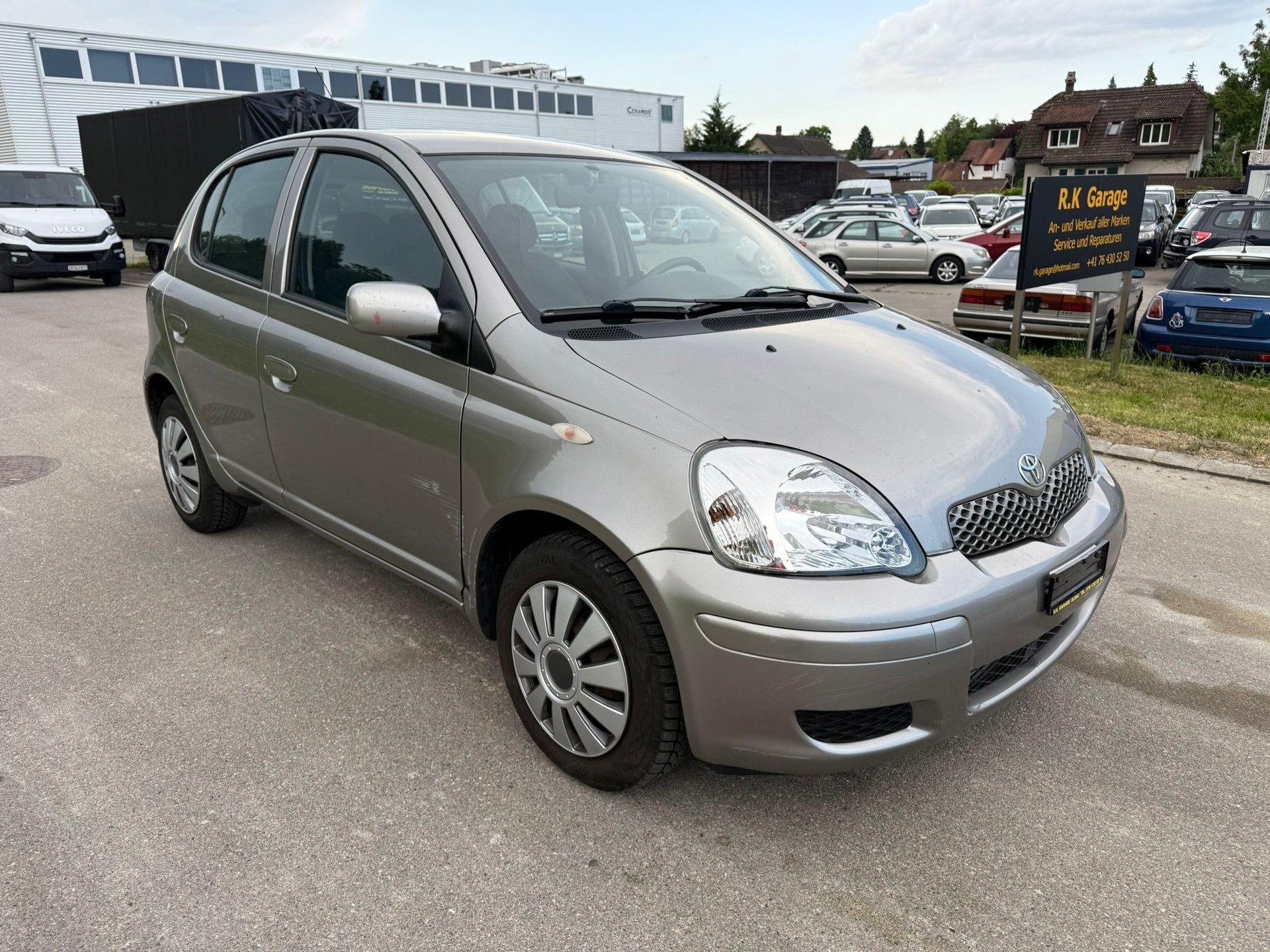 TOYOTA Yaris 1.3 Linea Sol-image-1