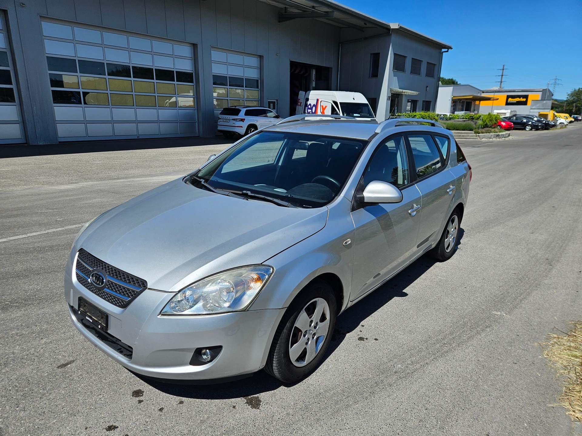 KIA Cee'd Sporty Wagon 1.6 16V Trend-image-1