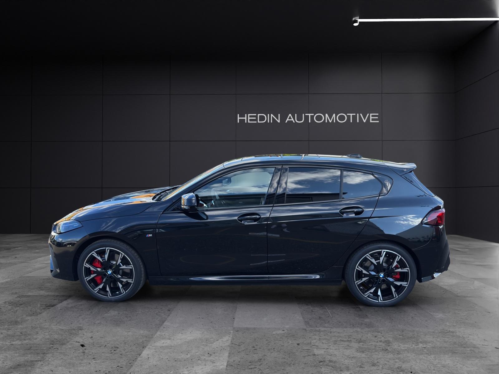 BMW M135i xDrive-showroom-element-2