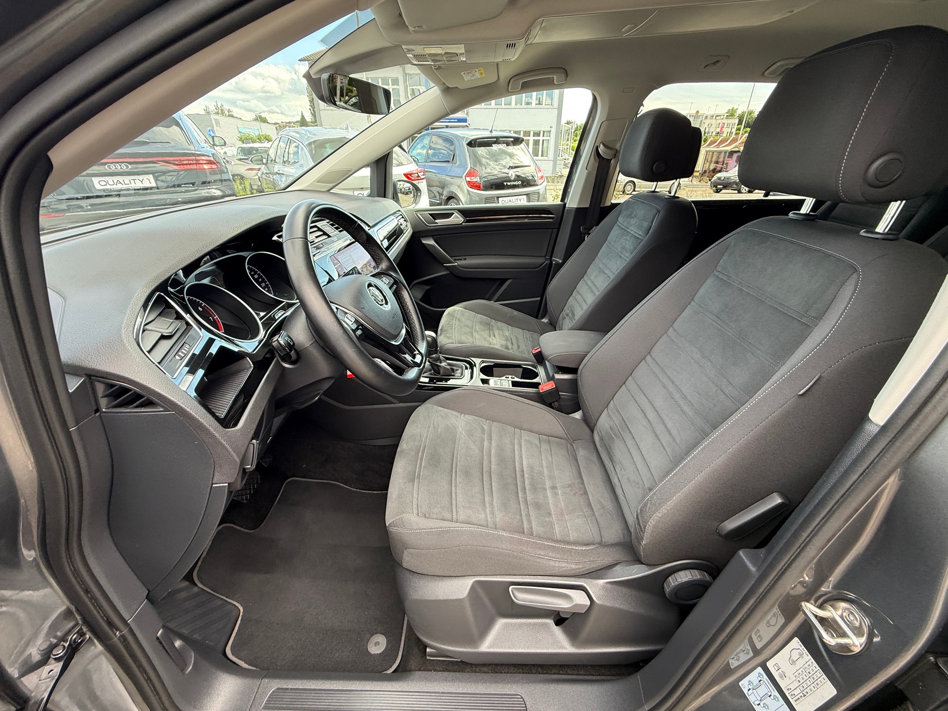 VW Touran 1.5 TSI EVO Highline DSG ***DISTANZREGELUNG***-image-18