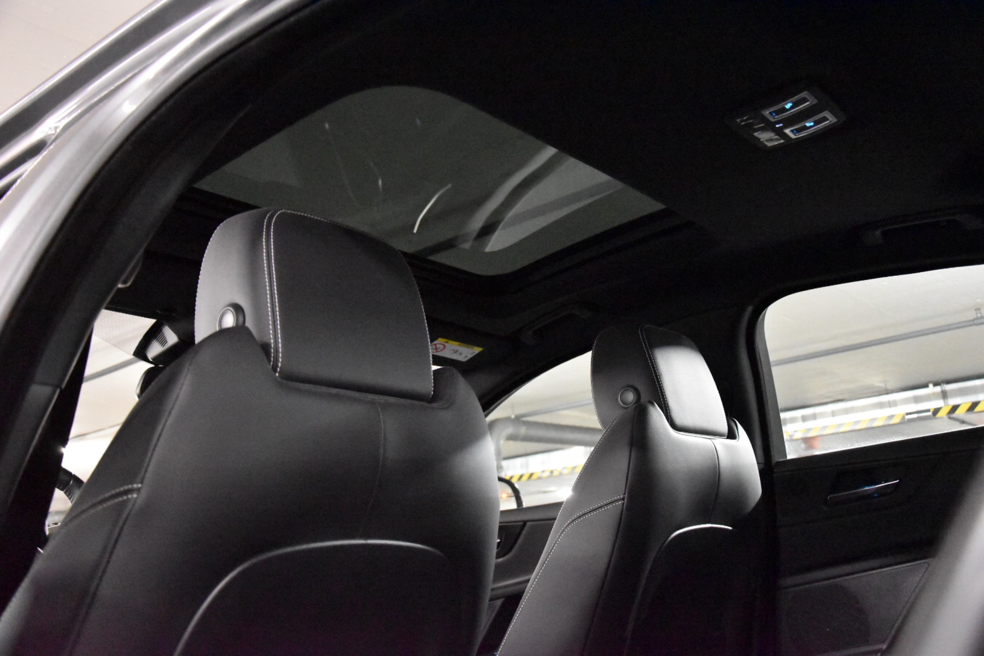 JAGUAR XE 20d R-Sport AWD Automat-image-29