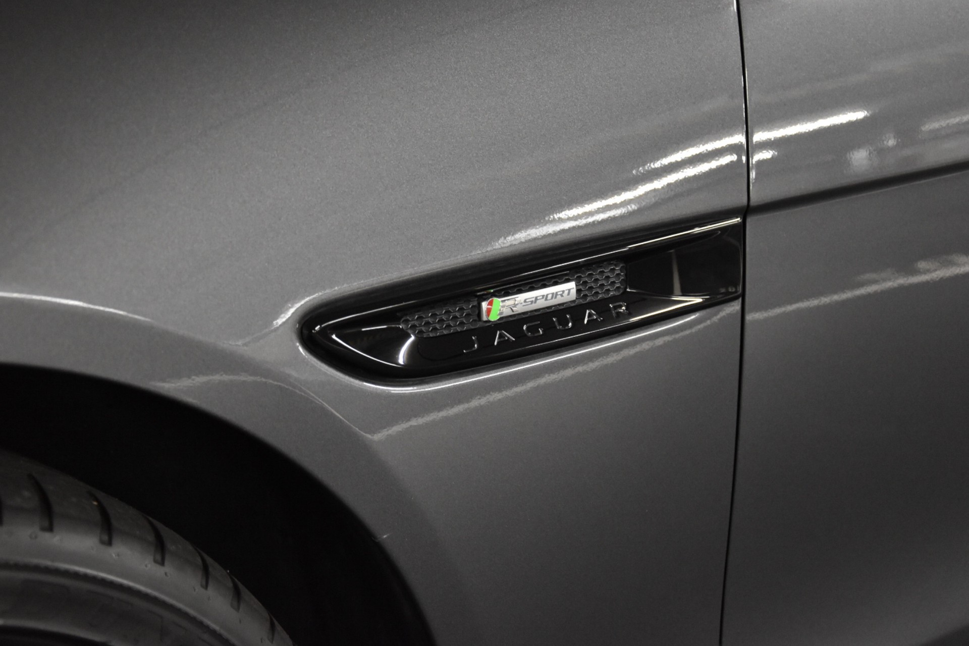 JAGUAR XE 20d R-Sport AWD Automat-showroom-element-3