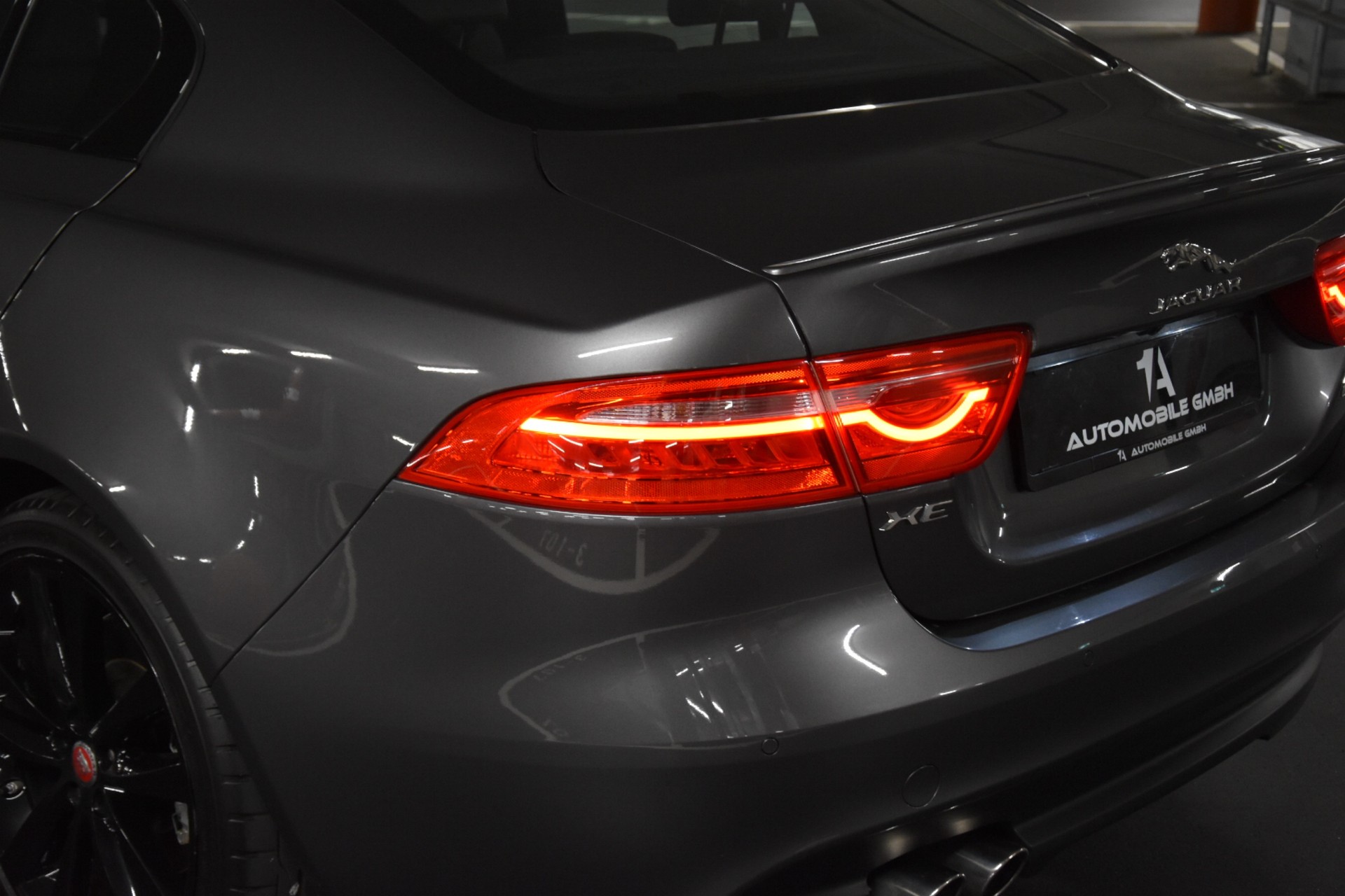 JAGUAR XE 20d R-Sport AWD Automat-image-6