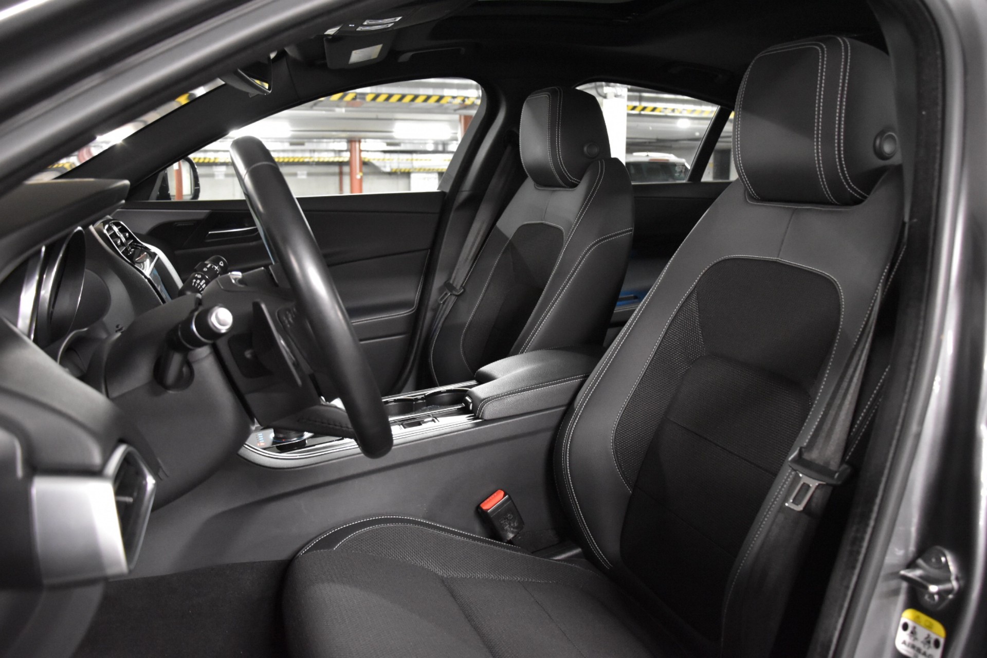 JAGUAR XE 20d R-Sport AWD Automat-image-27