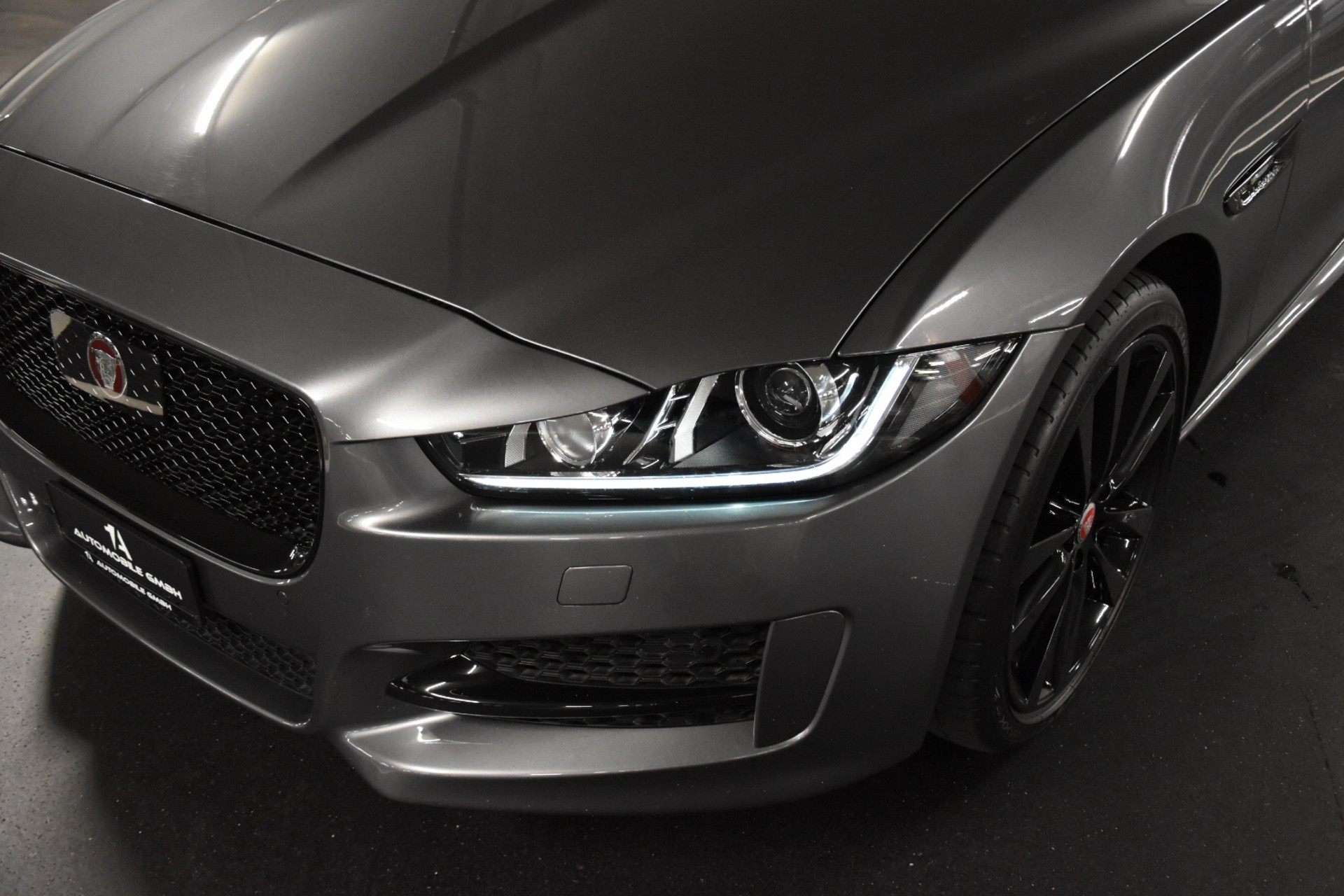 JAGUAR XE 20d R-Sport AWD Automat-showroom-element-1