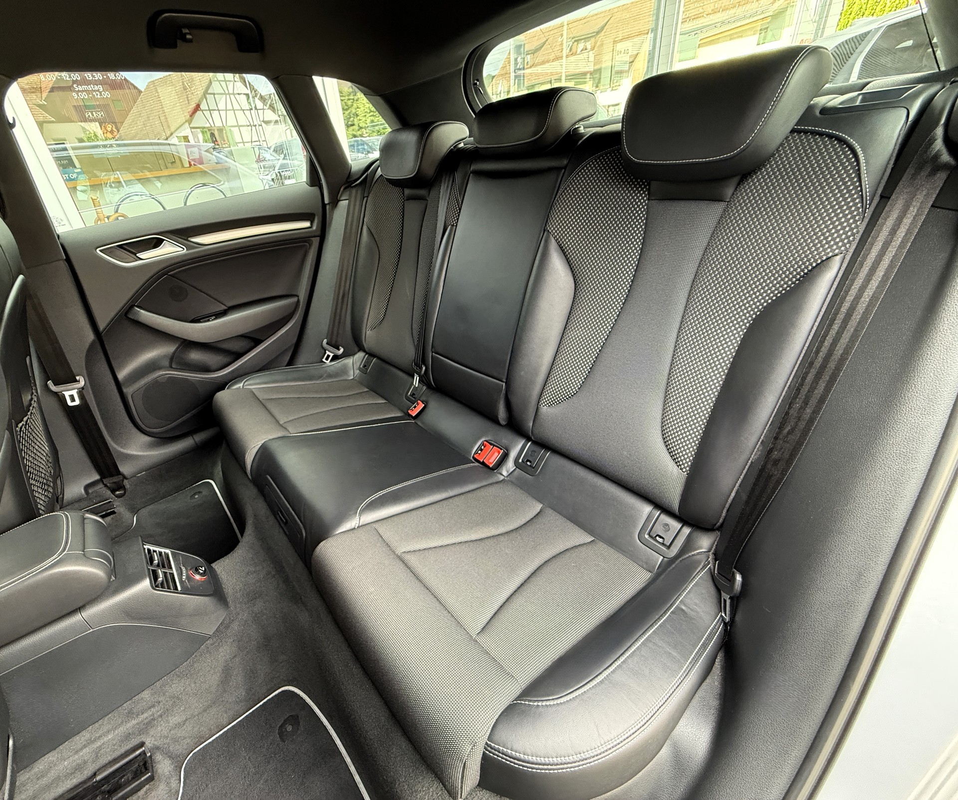 AUDI A3 Sportback 2.0 TDI Ambition S-tronic-image-10