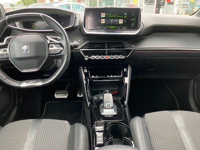 PEUGEOT 208 1.2 PureTech GT EAT8-image-8