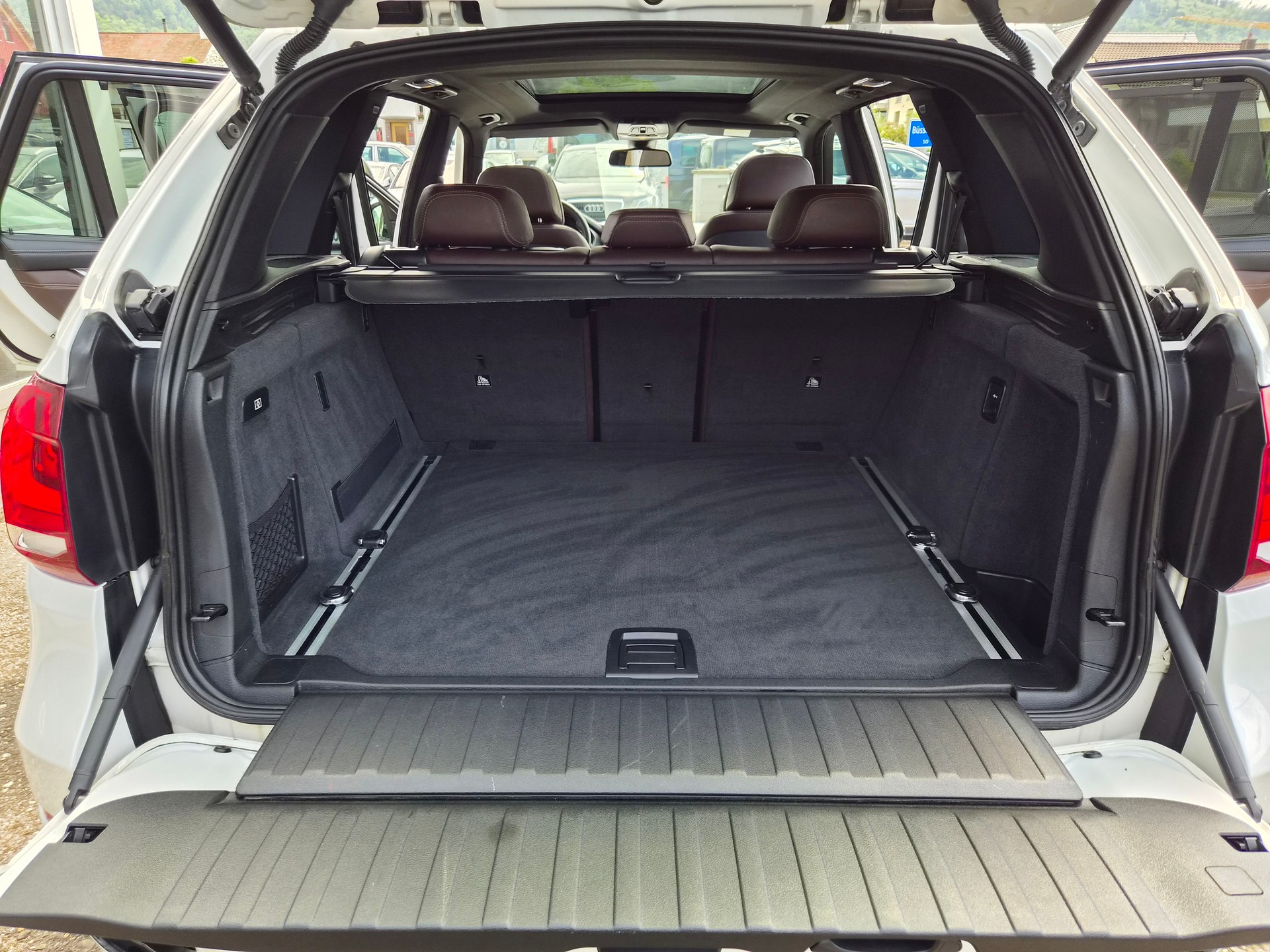 BMW X5 xDrive M50d Steptronic-image-12