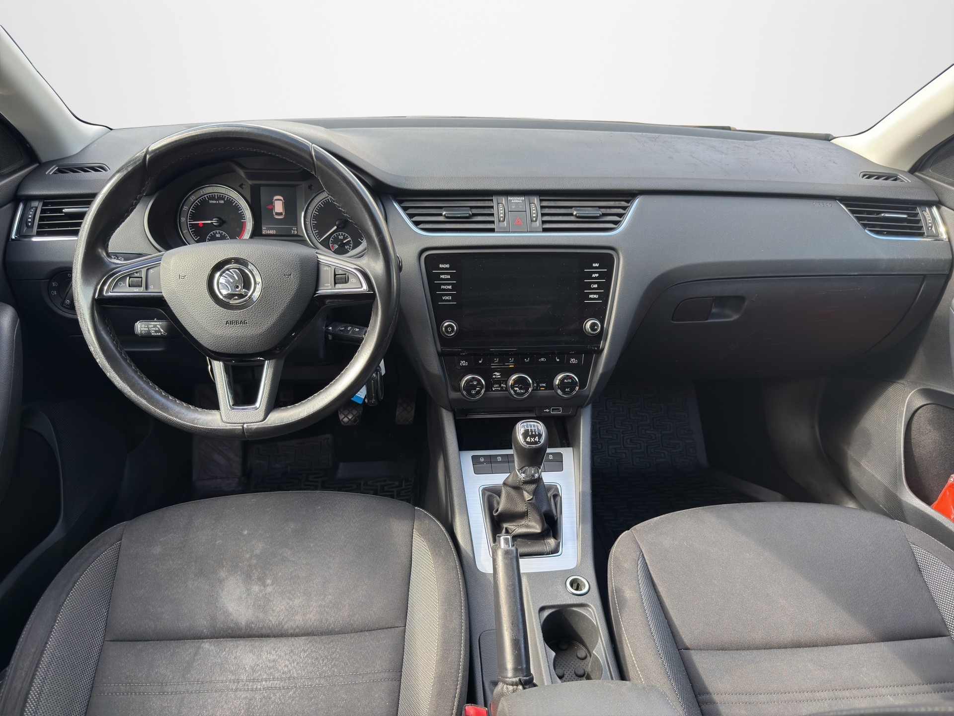 SKODA Octavia Combi 1.6 TDI Ambition 4x4-image-9