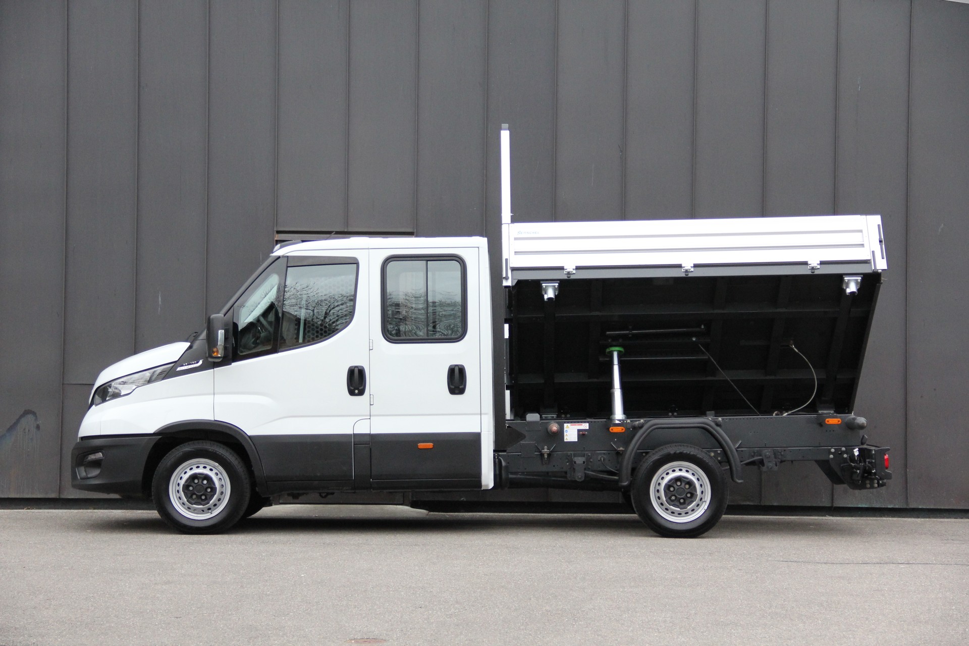 IVECO 35 C 16 A8 D *AUTOMAT* *KIPPER-3-SEITEN* *RÜCKFAHRKAMERA* *7-SITZE* *KLIMA* *ANHÄNGERKUPPLUNG* *910Kg-NUTZLAST*-image-2