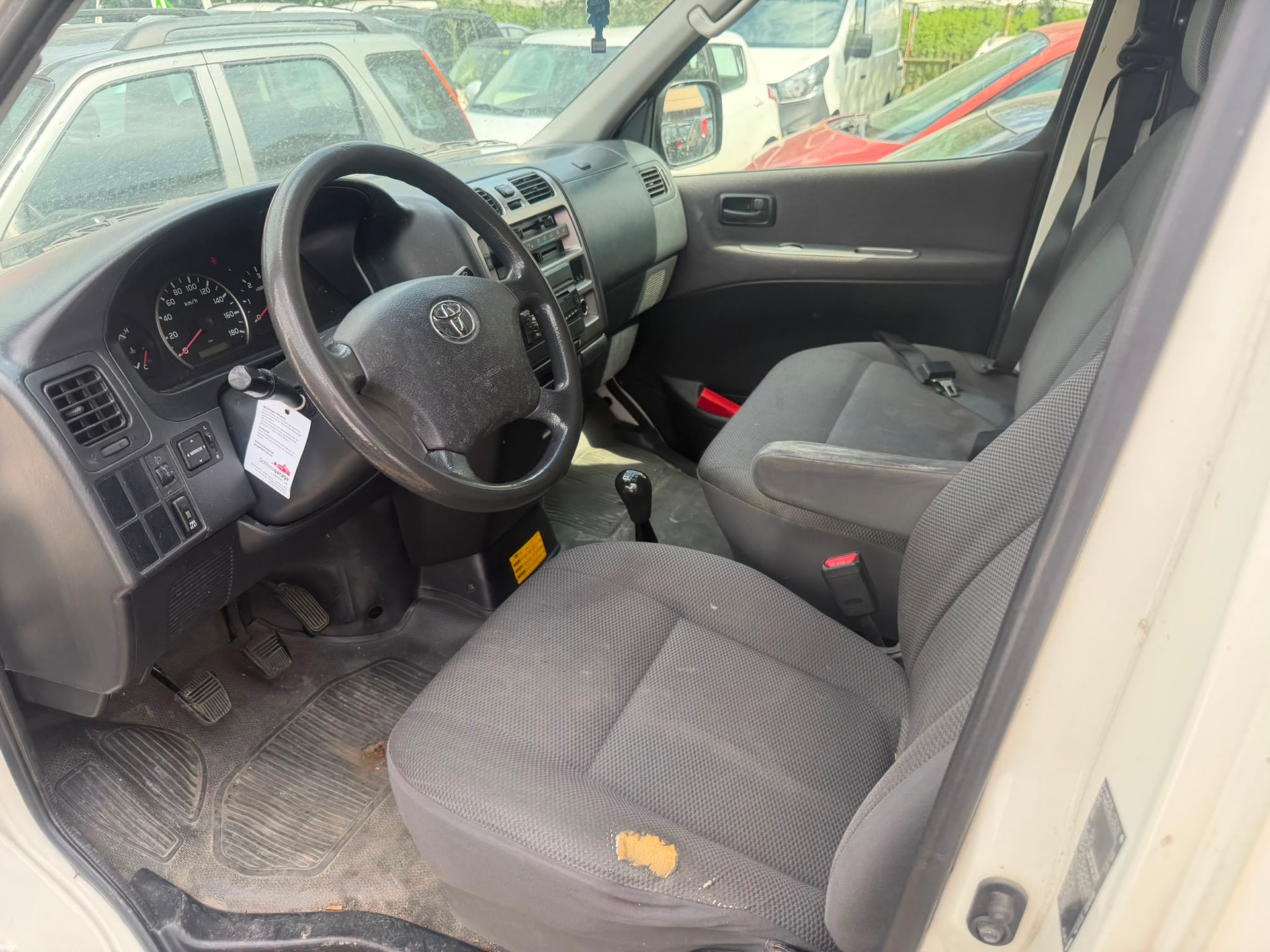 TOYOTA Hiace D-4D Van SWB-image-6