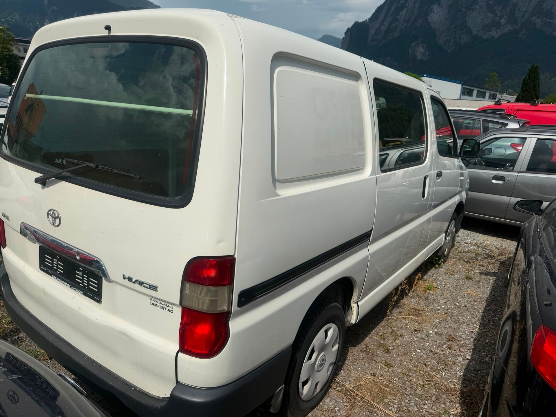TOYOTA Hiace D-4D Van SWB-image-2