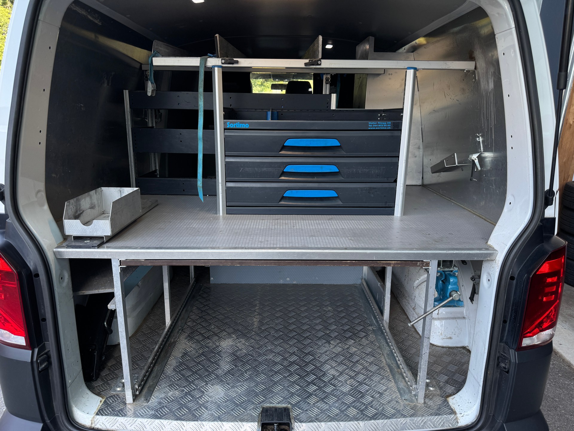 VW T6.1 2.0 TDI 4Motion **Werkstatt-Einrichtung**-image-16