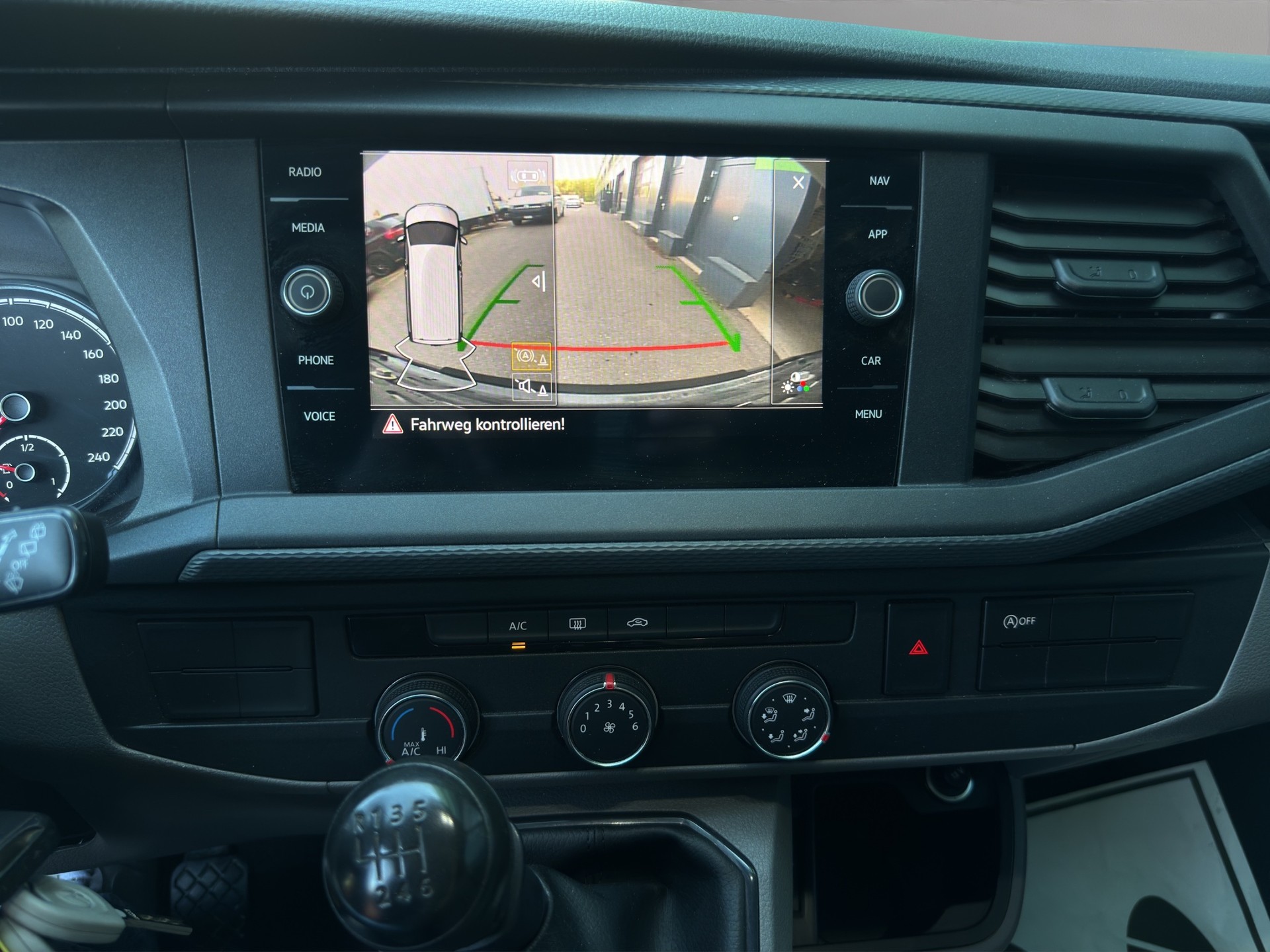 VW T6.1 2.0 TDI 4Motion **Werkstatt-Einrichtung**-image-12