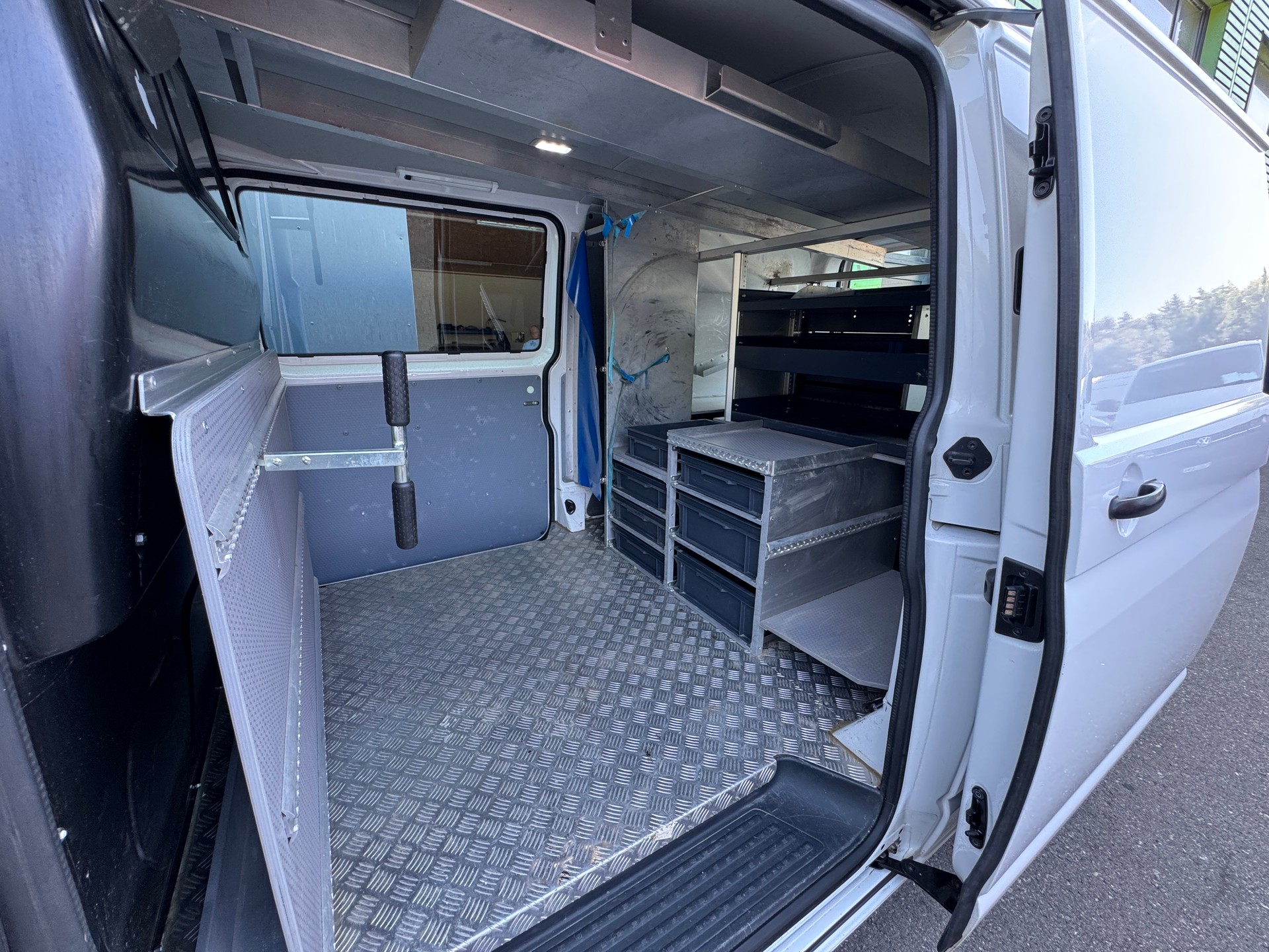 VW T6.1 2.0 TDI 4Motion **Werkstatt-Einrichtung**-image-14