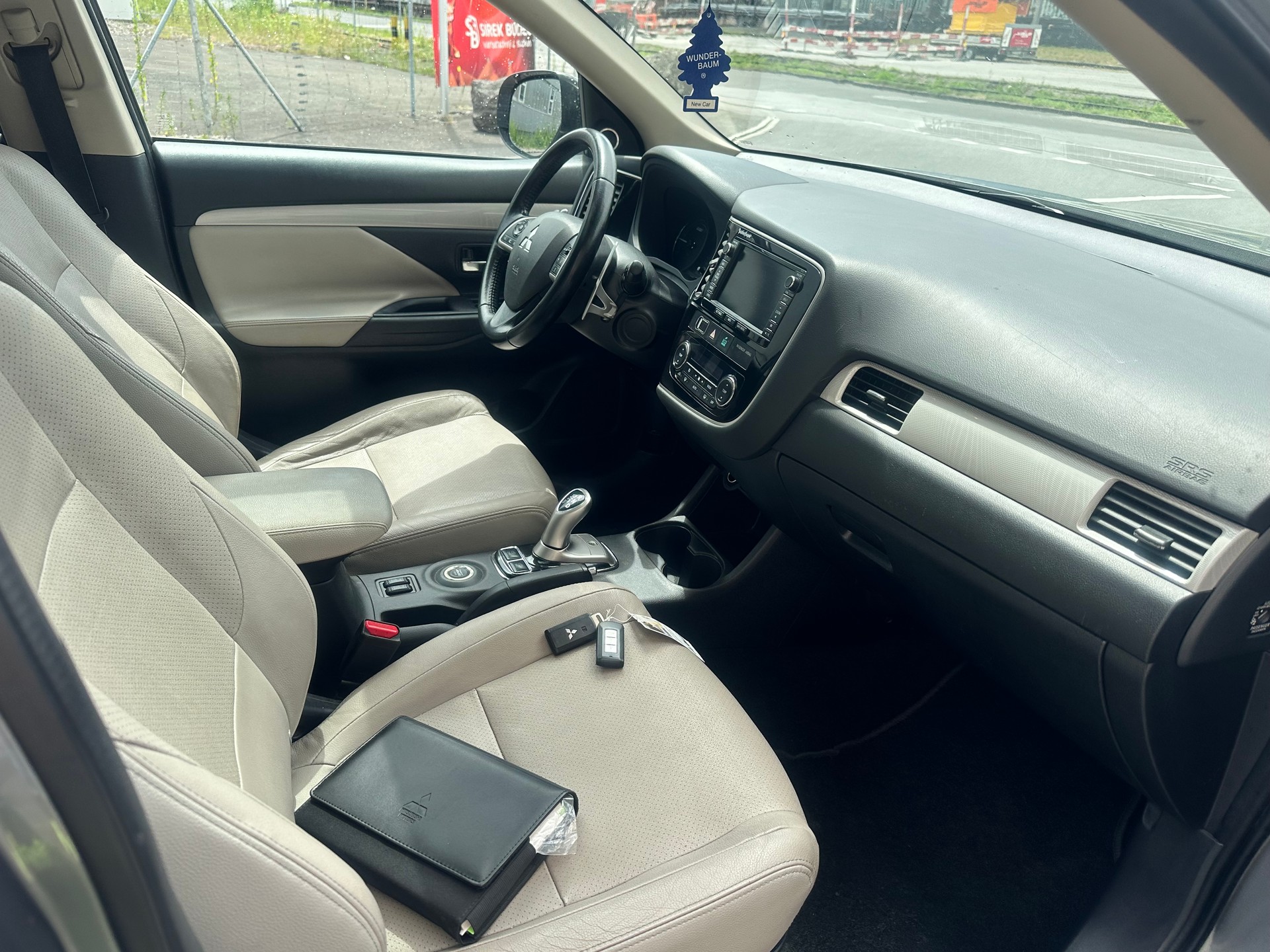MITSUBISHI Outlander 2.0 PHEV Navigator eAssist-image-15