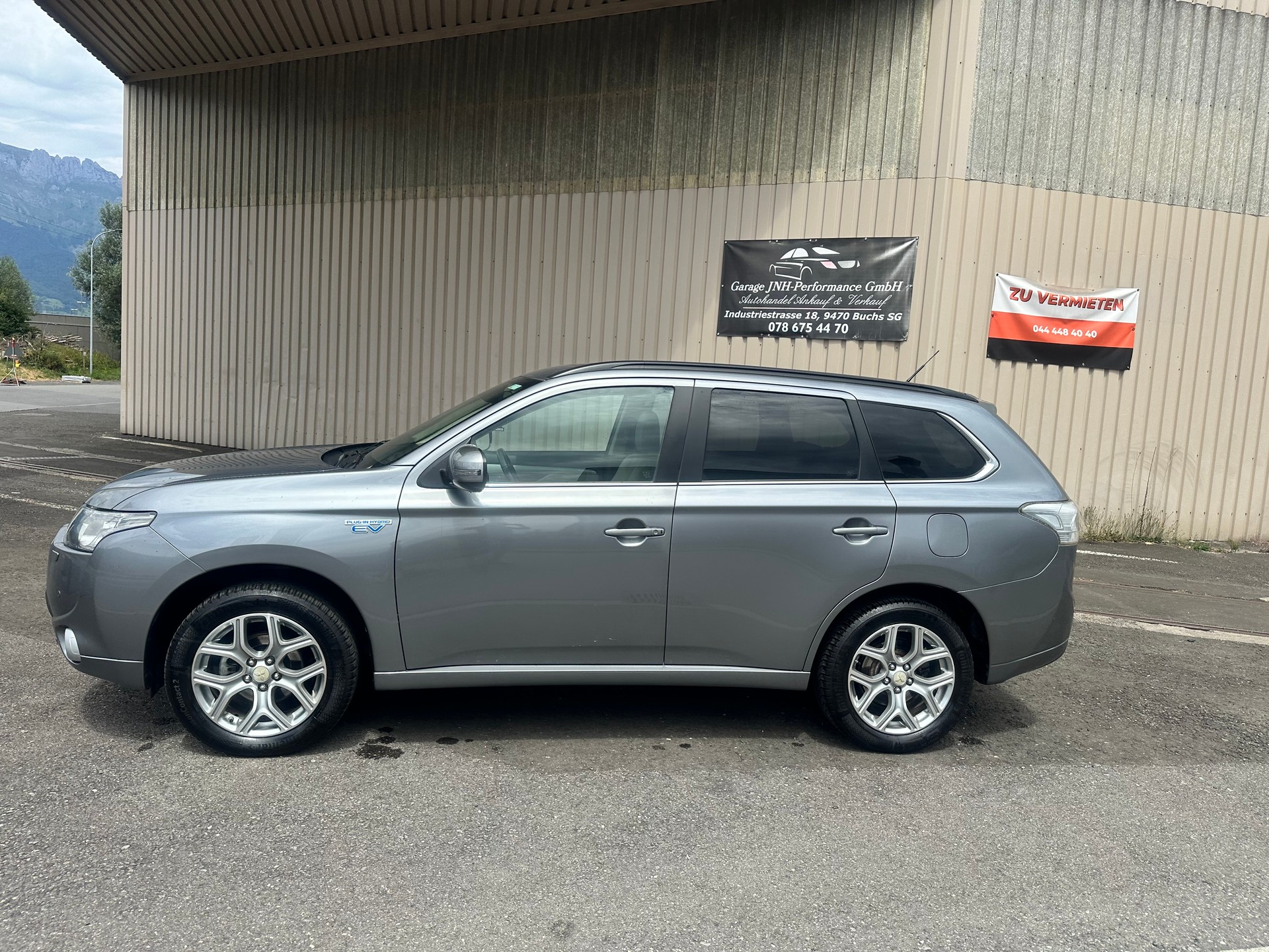MITSUBISHI Outlander 2.0 PHEV Navigator eAssist-image-3