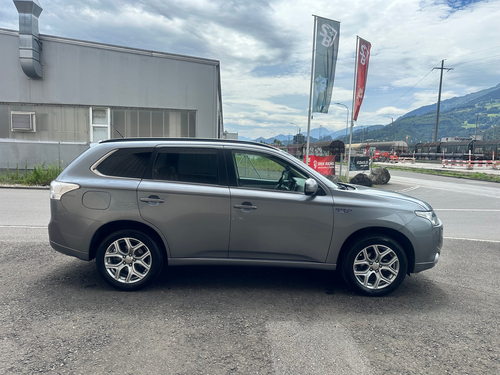 MITSUBISHI Outlander 2.0 PHEV Navigator eAssist-image-7