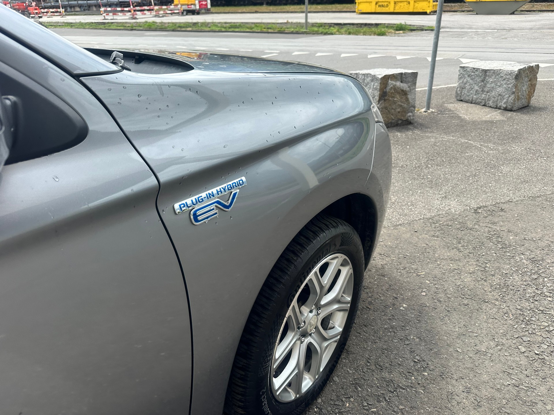 MITSUBISHI Outlander 2.0 PHEV Navigator eAssist-image-9