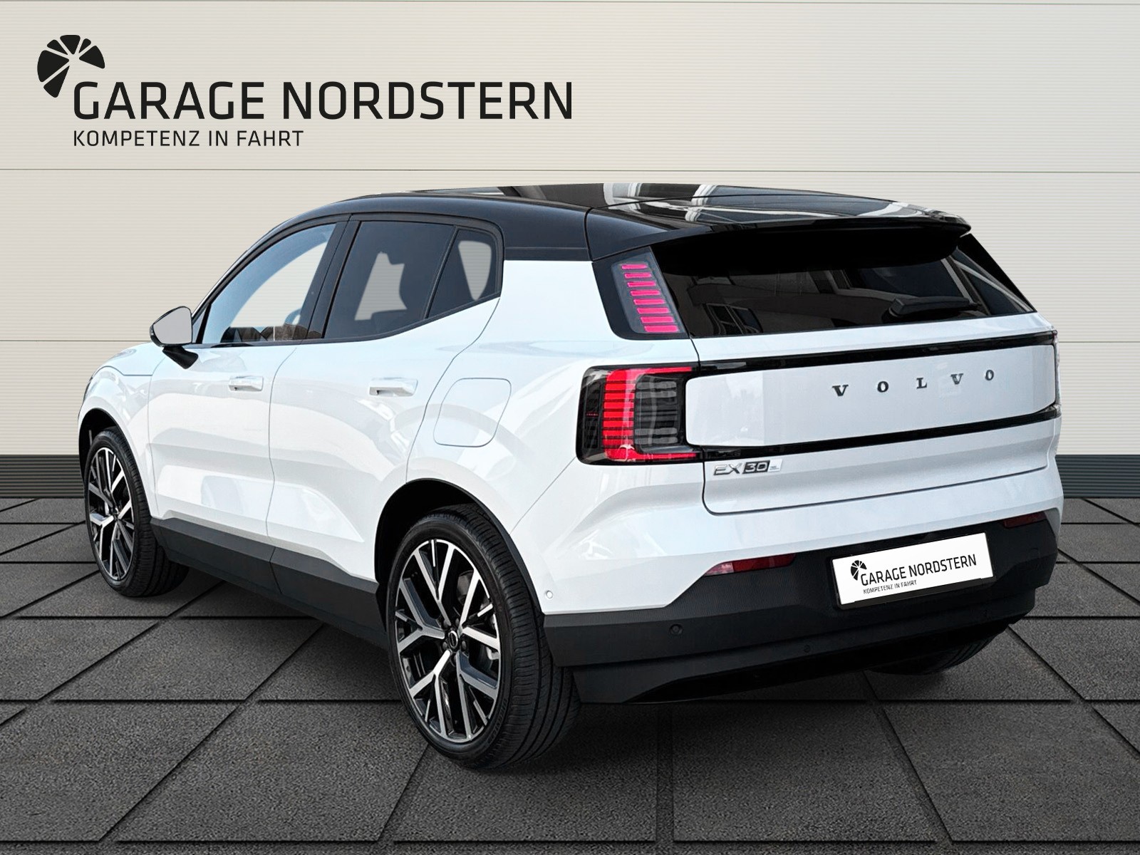 VOLVO EX30 E60 Twin Ultra Performance AWD-showroom-element-2