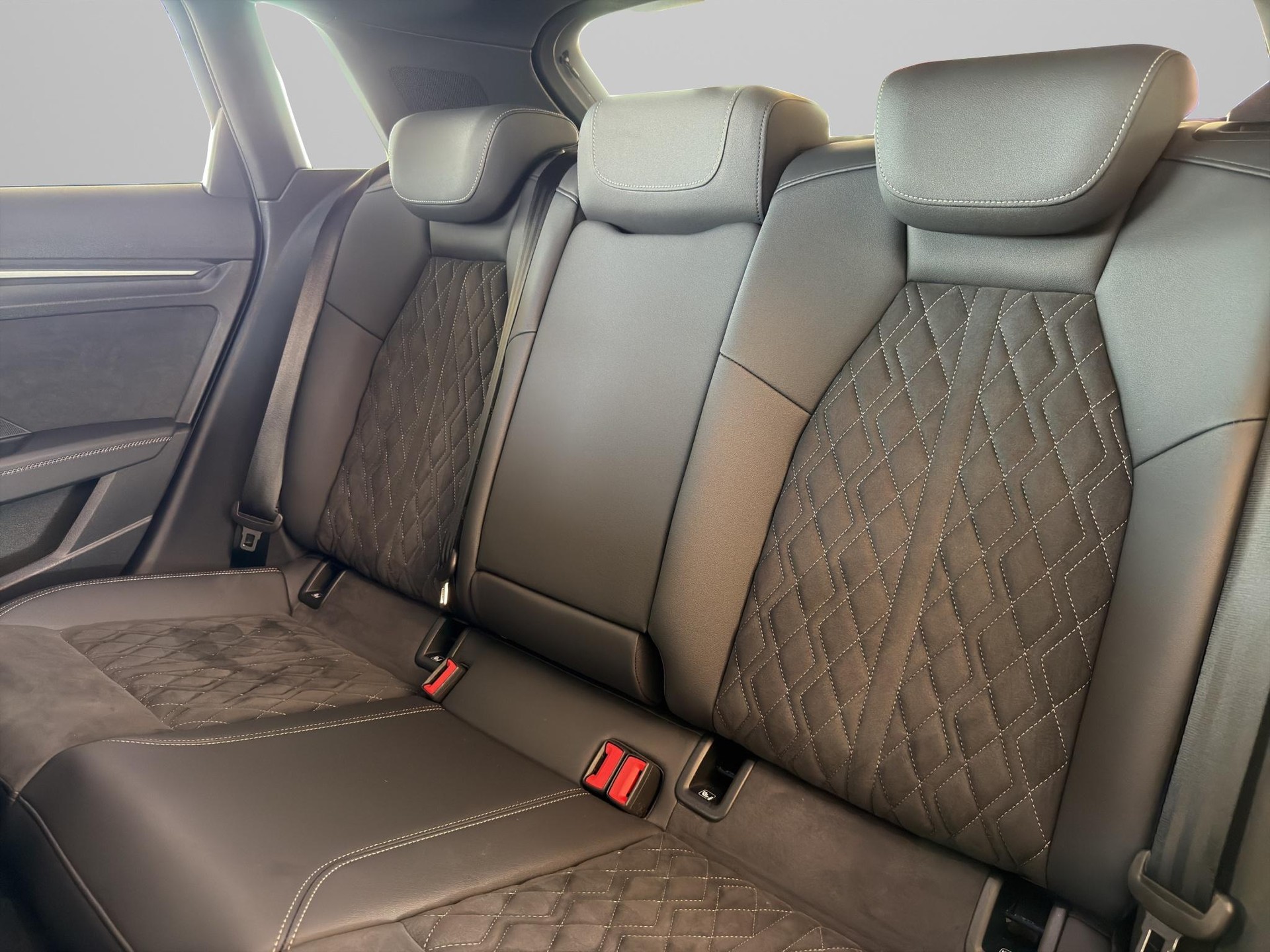 AUDI S3 Sportback 2.0 TFSI quattro S-Tronic-image-11