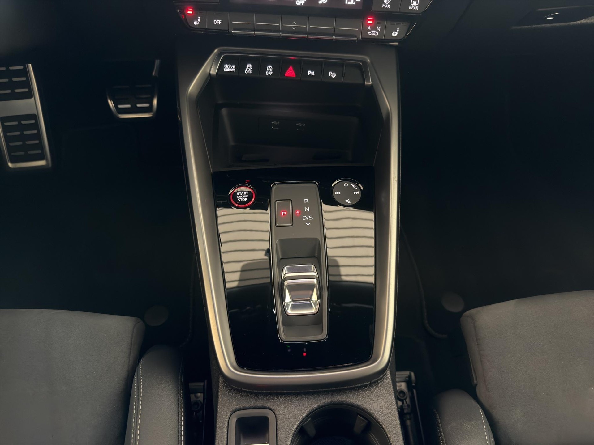 AUDI S3 Sportback 2.0 TFSI quattro S-Tronic-image-15