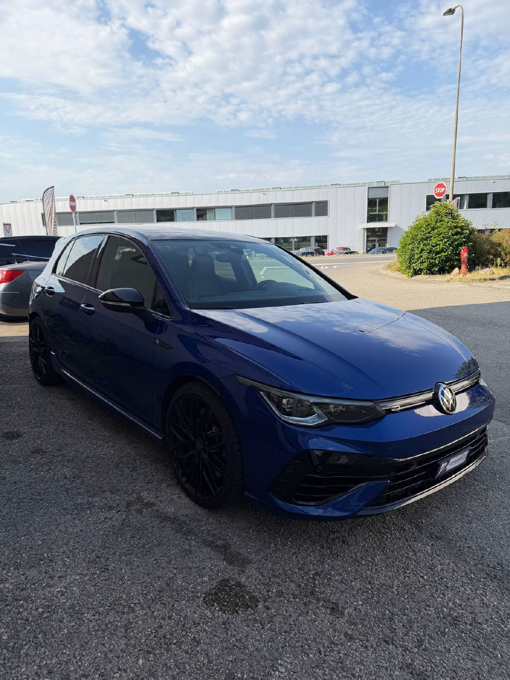 VW Golf VIII 2.0 TSI R DSG 4motion-image-2