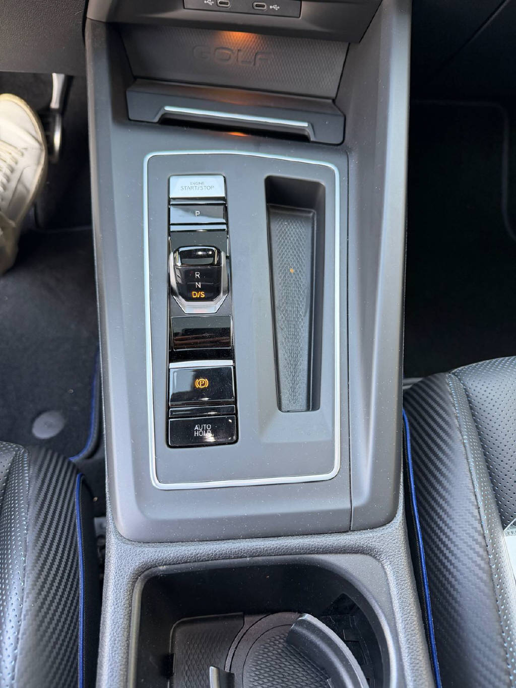 VW Golf VIII 2.0 TSI R DSG 4motion-image-10