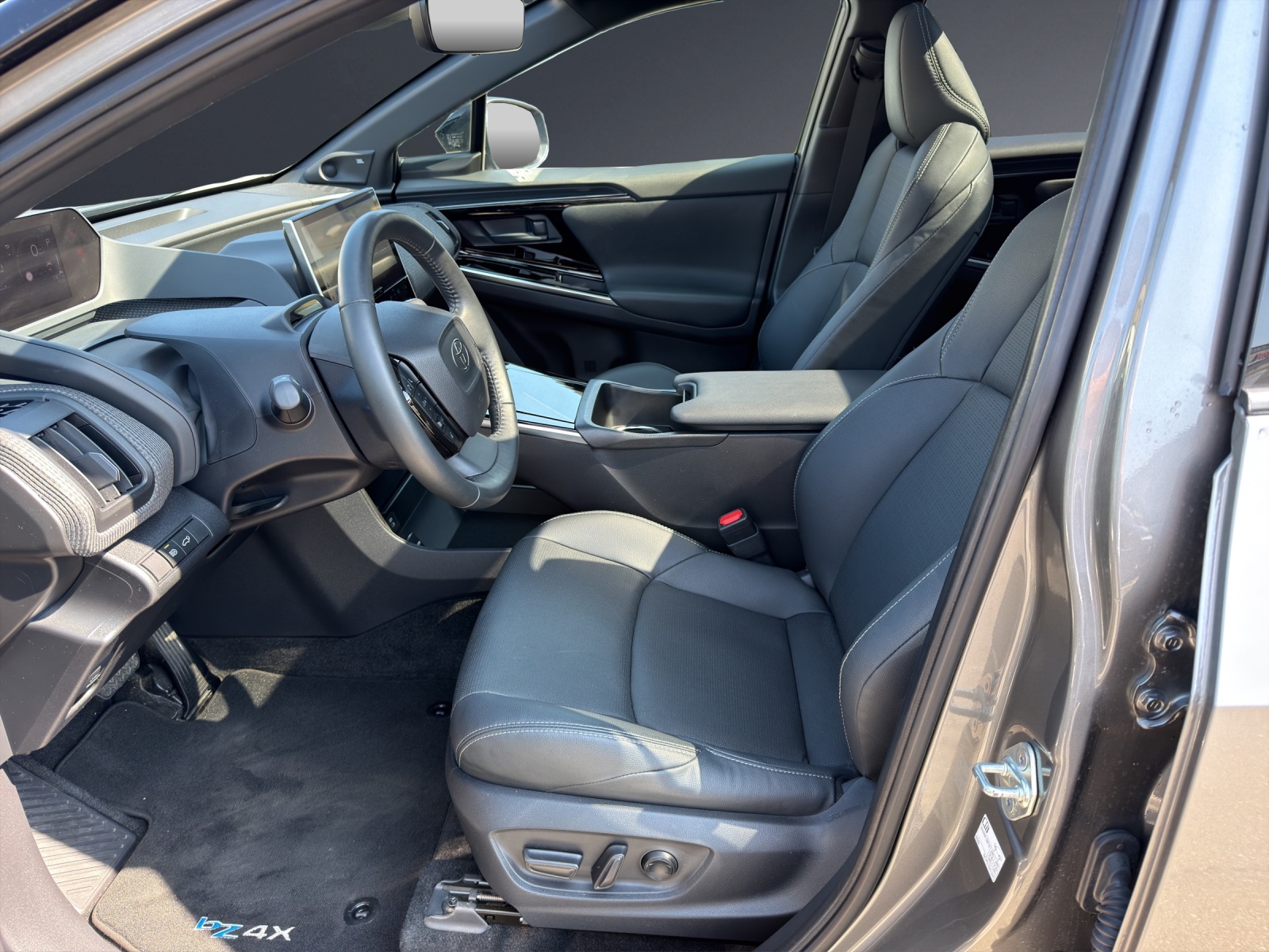 TOYOTA bZ4X Premium 71,4 kWh 4WD-image-5