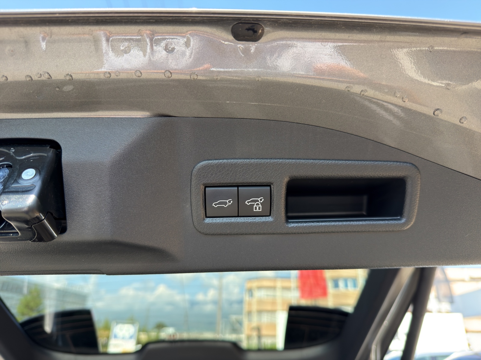 TOYOTA bZ4X Premium 71,4 kWh 4WD-image-13