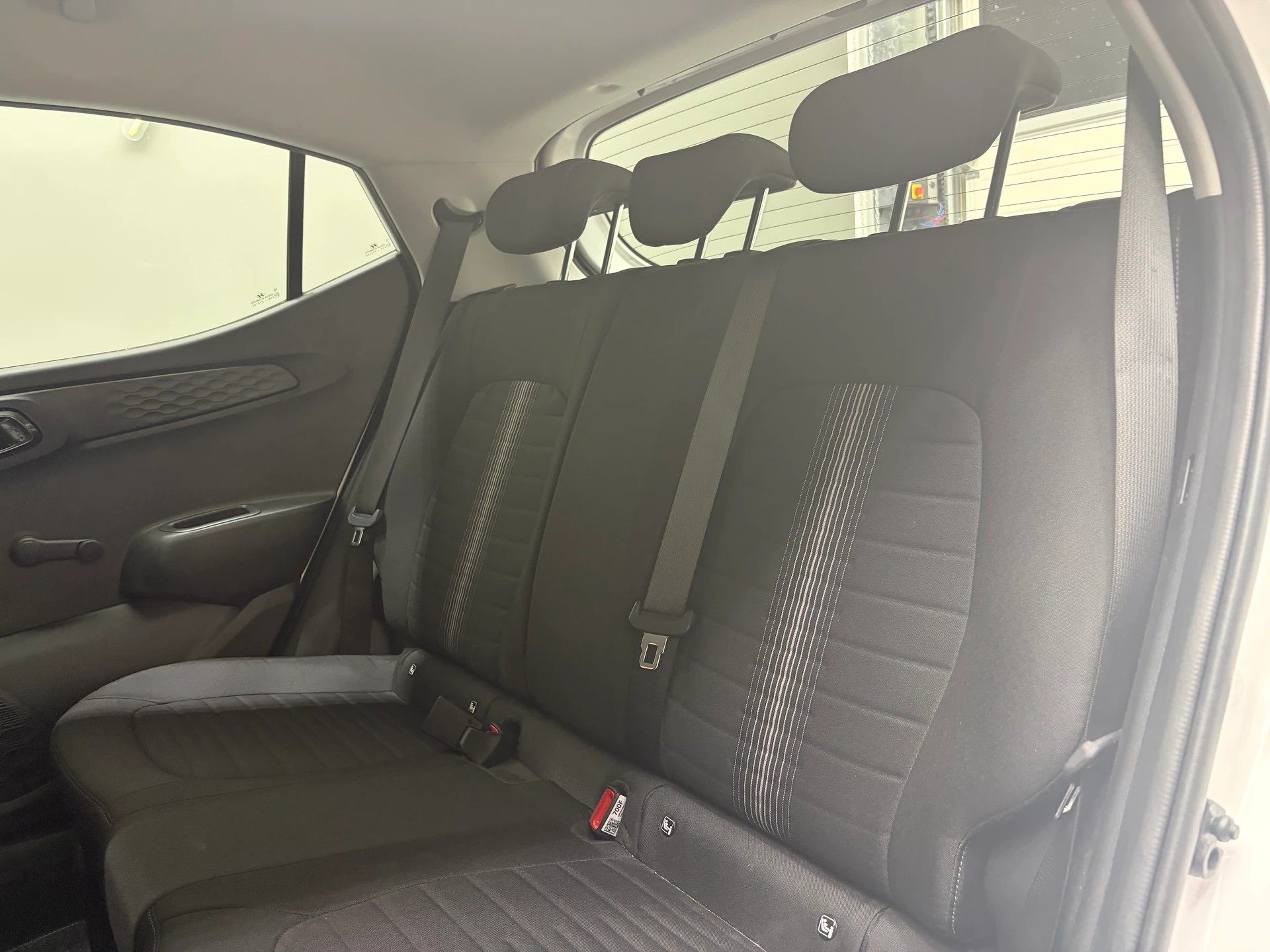 HYUNDAI i10 1.0 Origo - 1ère main-image-9