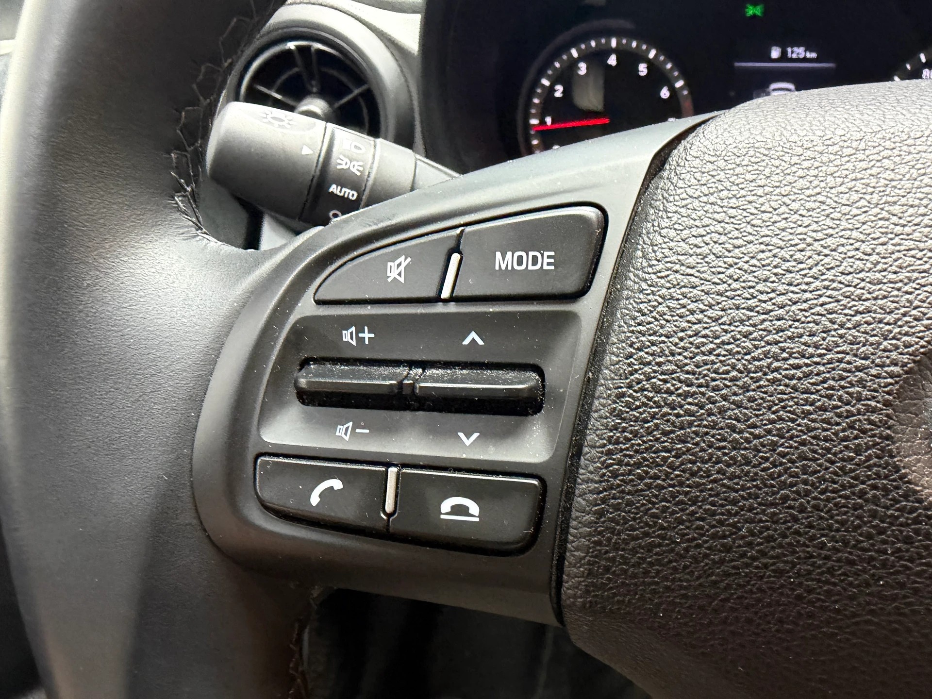 HYUNDAI i10 1.0 Origo - 1ère main-image-15