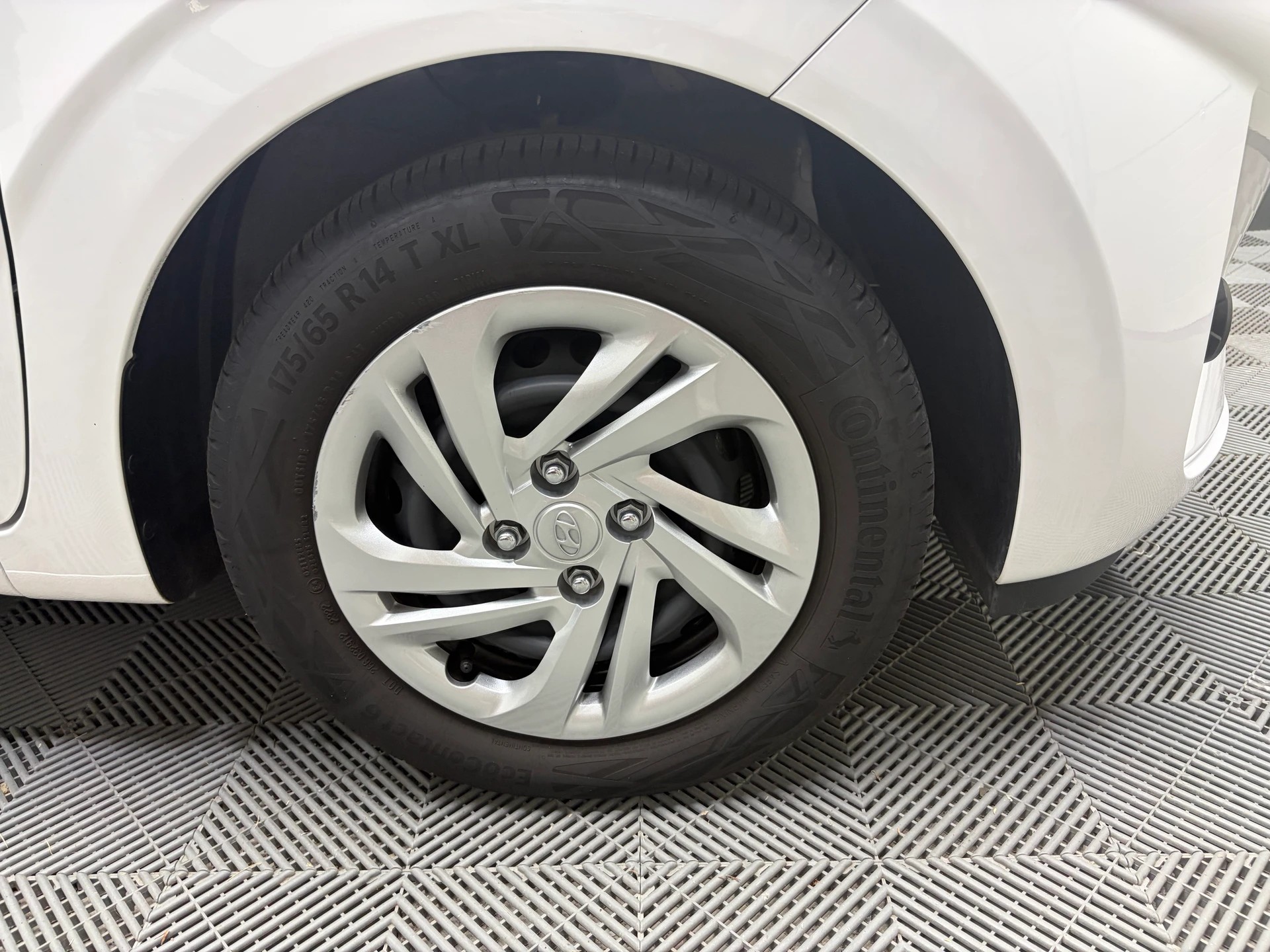 HYUNDAI i10 1.0 Origo - 1ère main-image-24
