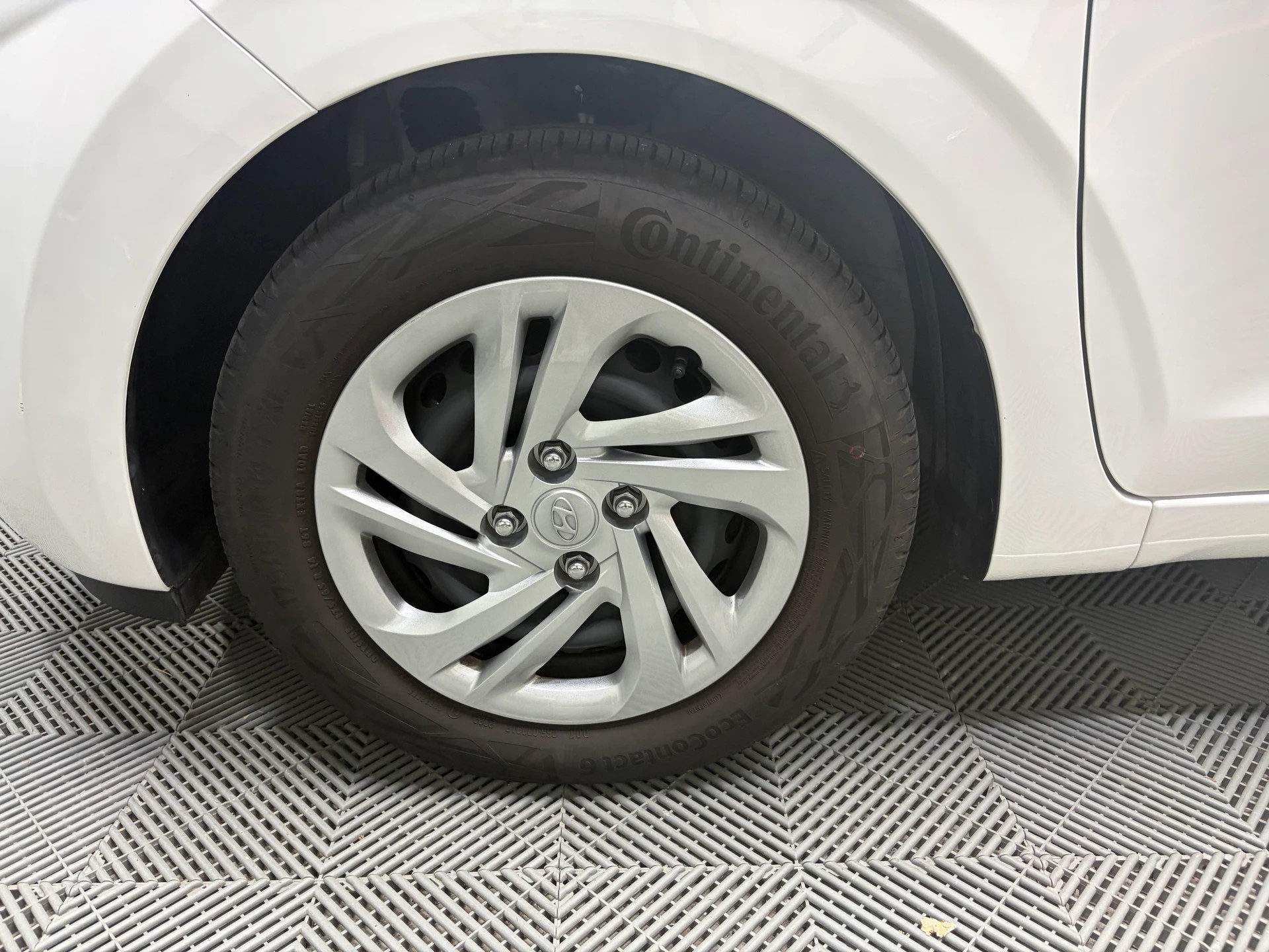 HYUNDAI i10 1.0 Origo - 1ère main-image-25