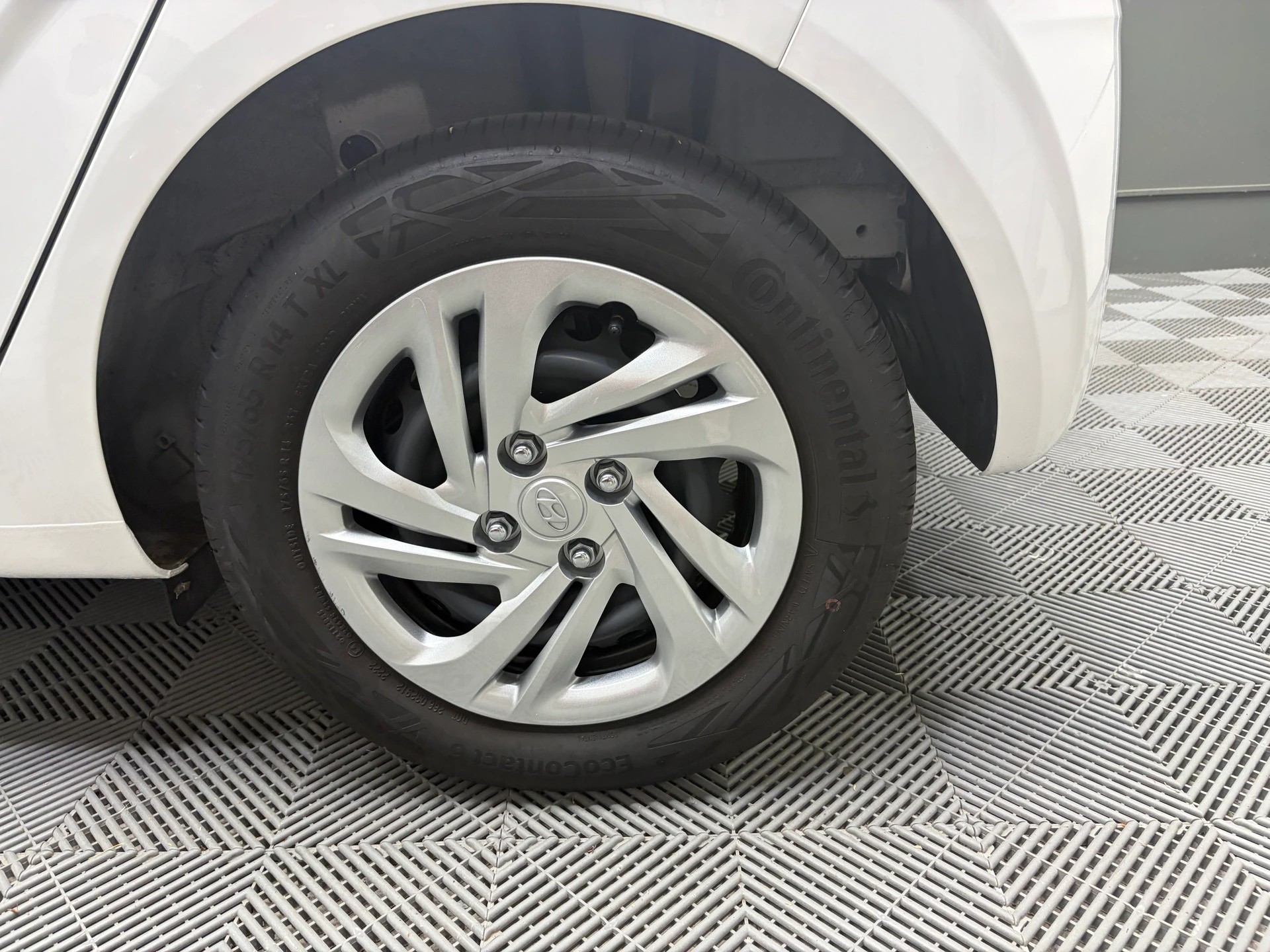 HYUNDAI i10 1.0 Origo - 1ère main-image-26