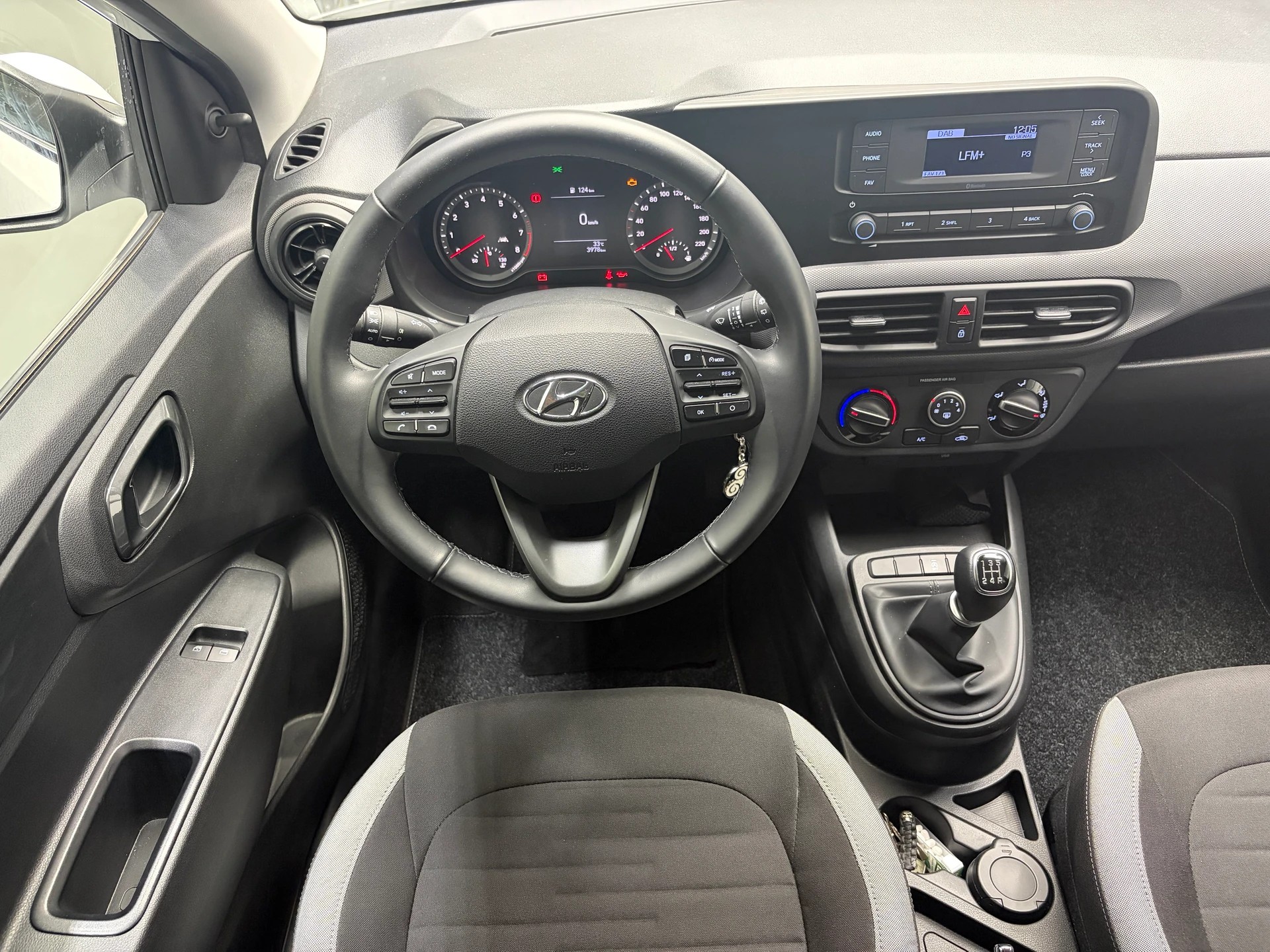 HYUNDAI i10 1.0 Origo - 1ère main-image-13