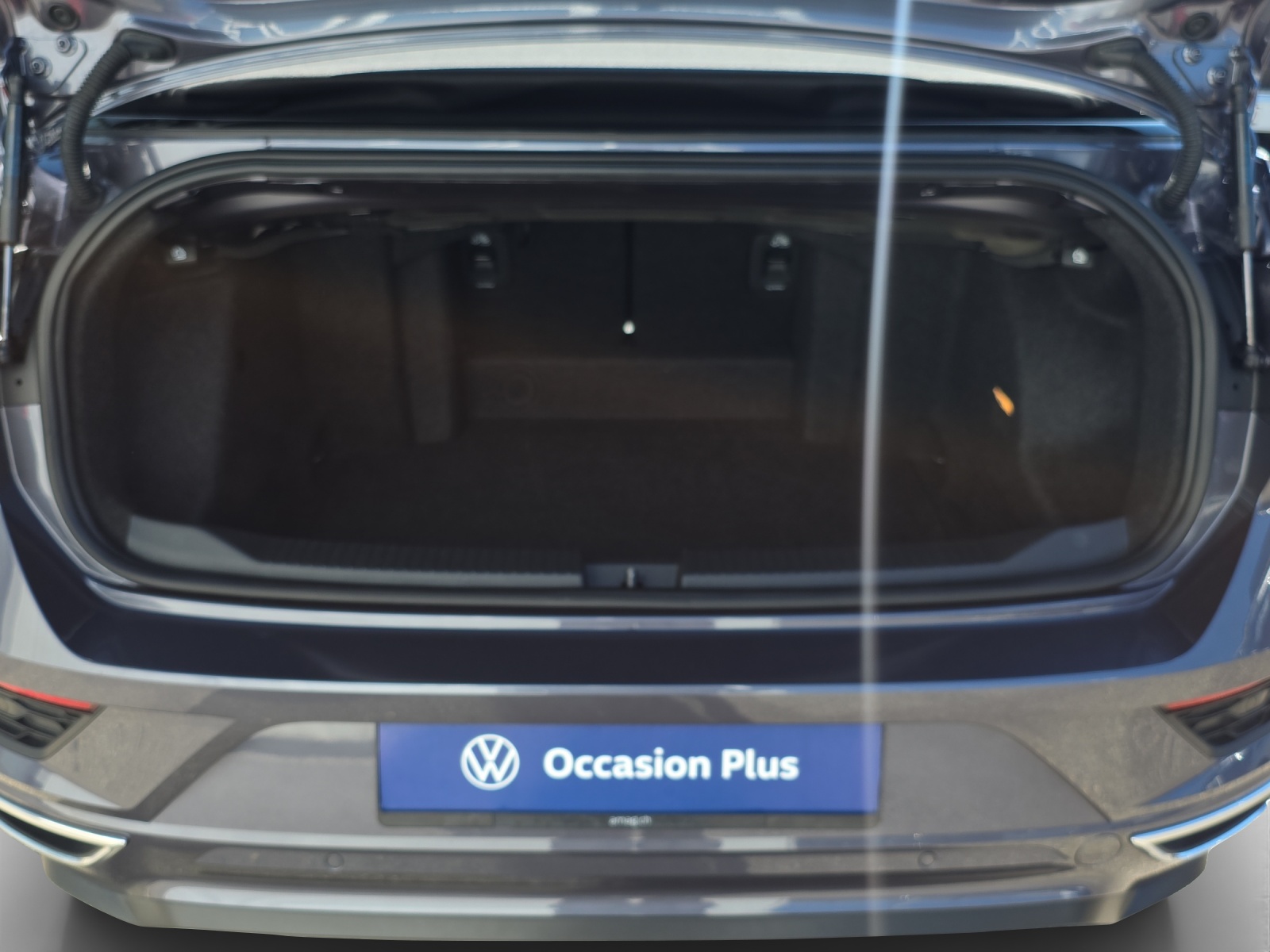 VW T-Roc Cabriolet 1.5 TSI EVO Black & White DSG-image-12