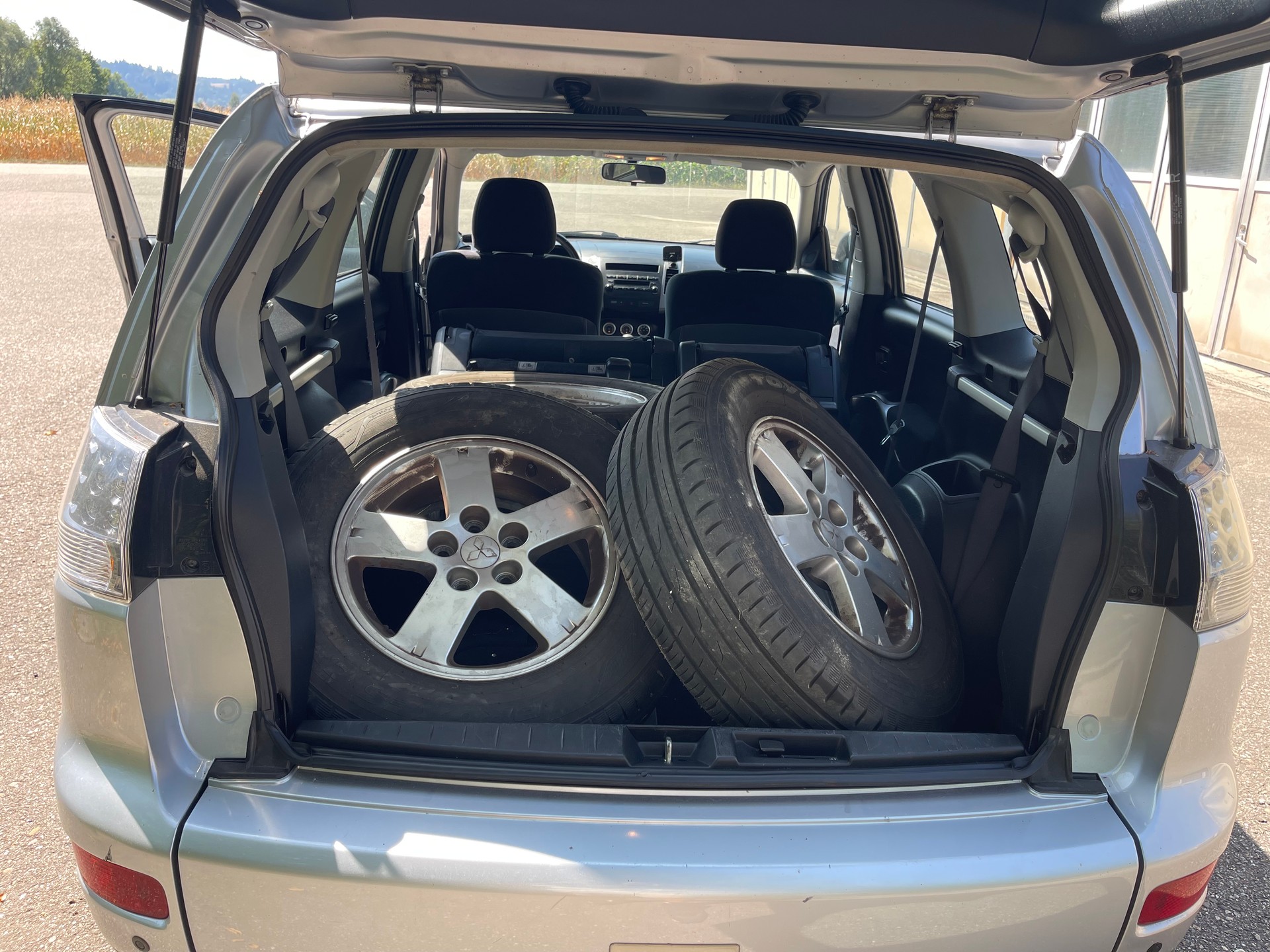 MITSUBISHI Outlander 2.0 DID Instyle 4WD-image-7