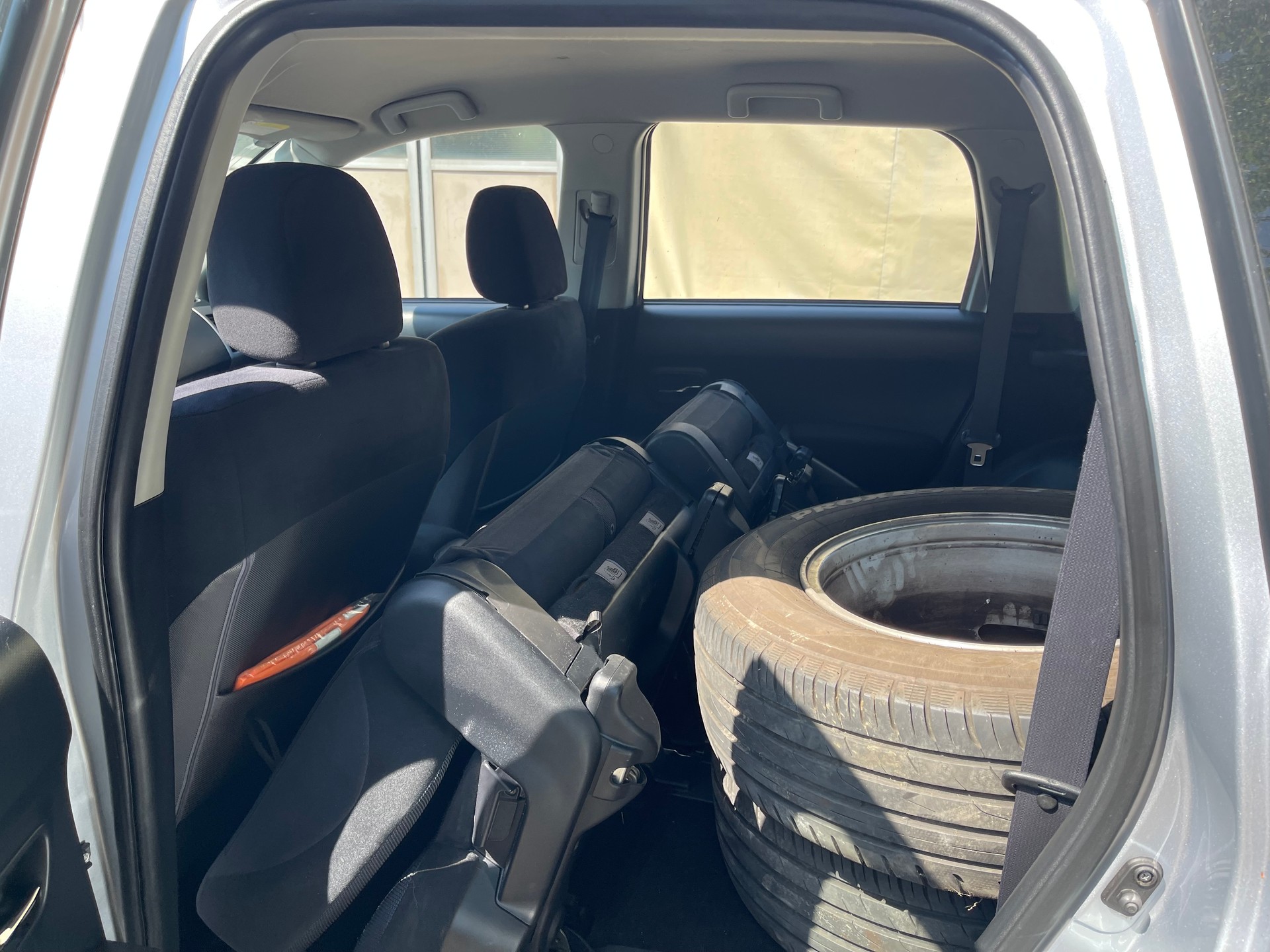 MITSUBISHI Outlander 2.0 DID Instyle 4WD-image-6